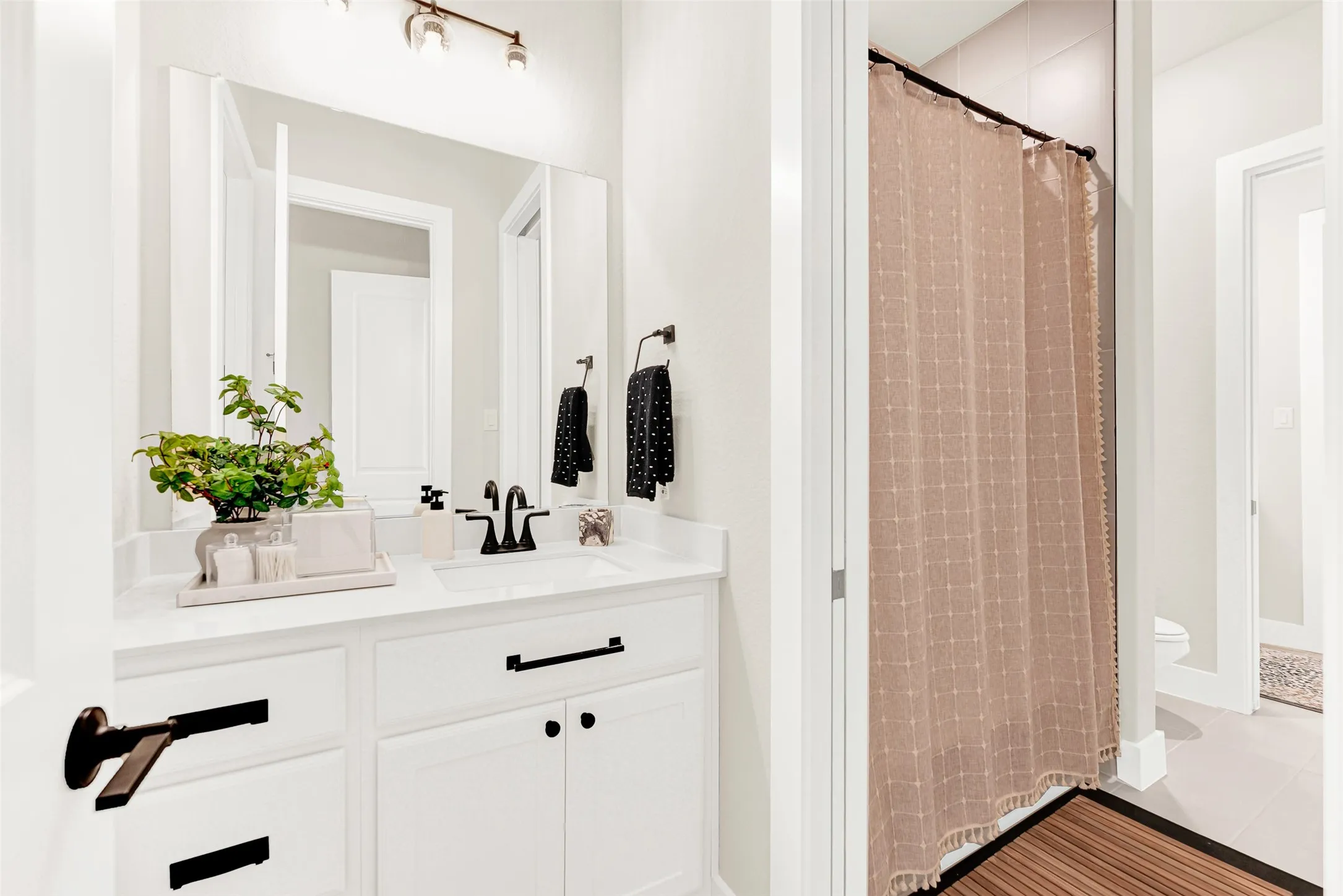 Townhouse For Sale in Denton County , 11965 Dahlia Bay Drive, Frisco, Texas 75033, 3 Bedroom, 3 Bathroom, 2 Garage spaces, 2,401 Sqft, built in 2024, Preowned, mls#21210628, Real Estate Agent in Frisco, Homes For Sale in Denton county, Homes For Sale in Frisco, Realtor in Frisco Texas, Real Estate Brokerage Independent Realty Texas, Luminita Cordes Realtor
