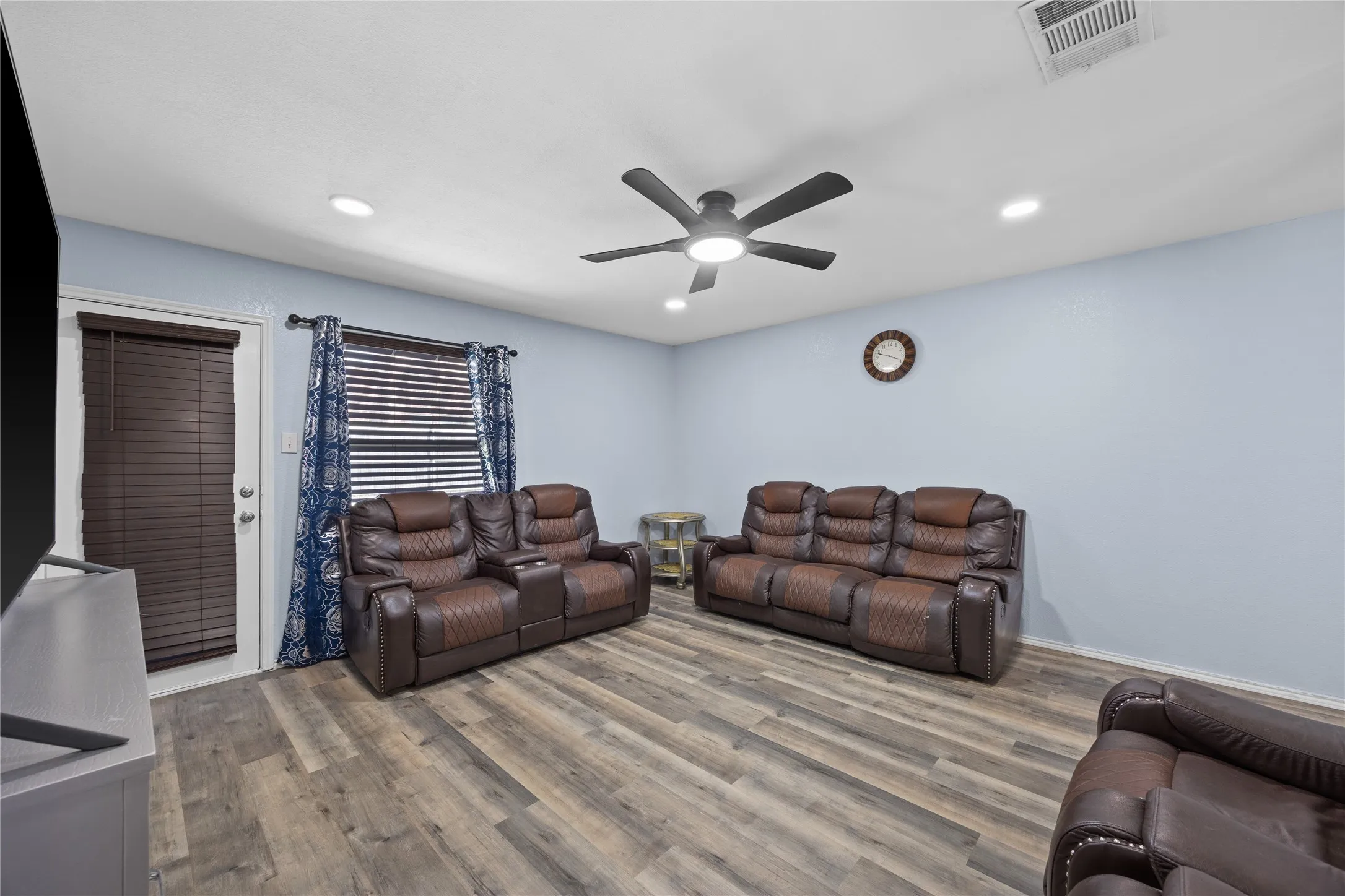 Single Family Residence For Sale in Collin County , 3706 Wolf Creek Lane, Melissa, Texas 75454, 3 Bedroom, 2 Bathroom, 2 Garage spaces, 1,456 Sqft, built in 2006, mls#21212862, Real Estate Agent in Melissa, Homes For Sale in Collin county, Homes For Sale in Melissa, Realtor in Melissa Texas, Real Estate Brokerage Independent Realty Texas, Luminita Cordes Realtor