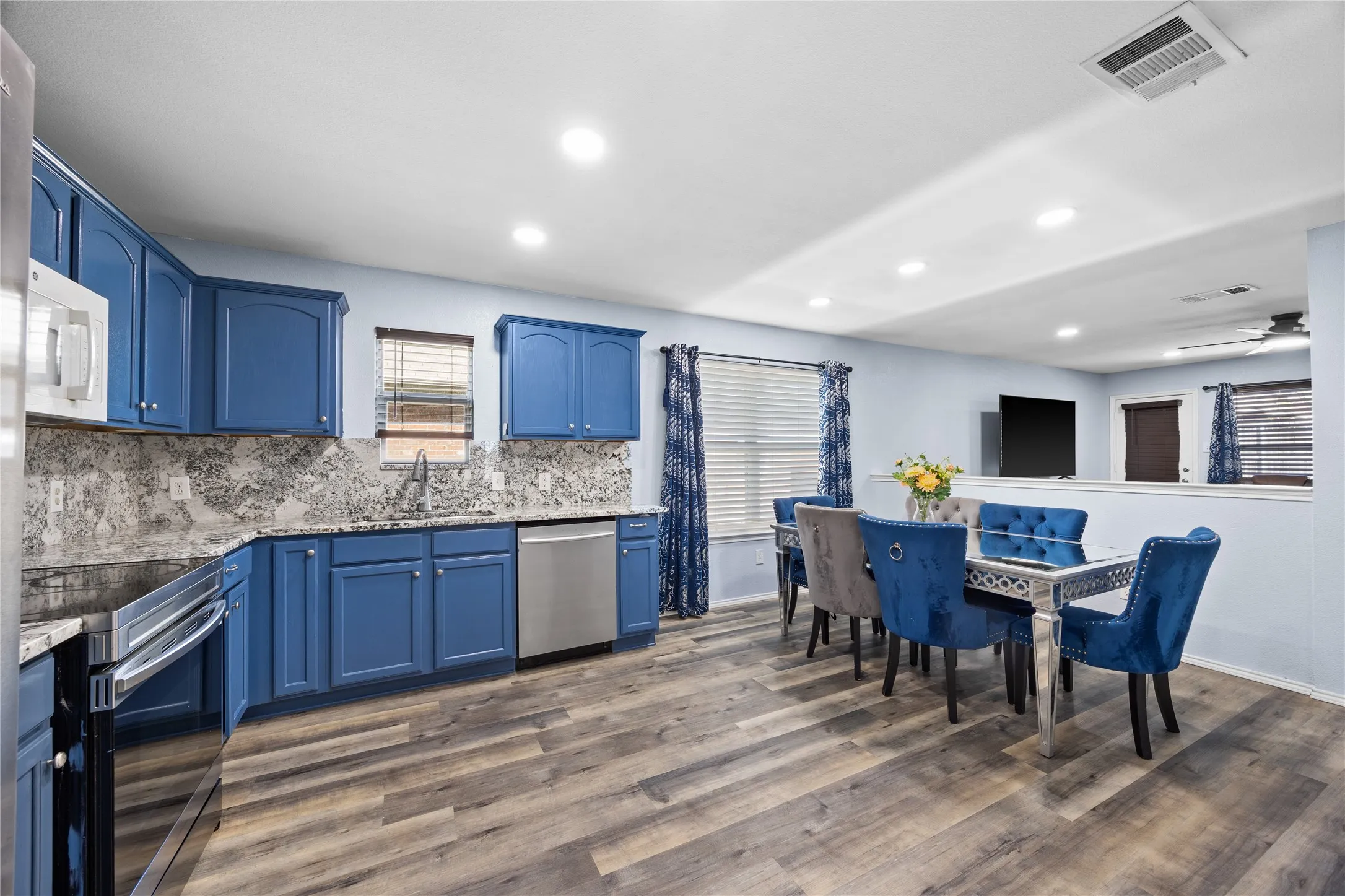 Single Family Residence For Sale in Collin County , 3706 Wolf Creek Lane, Melissa, Texas 75454, 3 Bedroom, 2 Bathroom, 2 Garage spaces, 1,456 Sqft, built in 2006, mls#21212862, Real Estate Agent in Melissa, Homes For Sale in Collin county, Homes For Sale in Melissa, Realtor in Melissa Texas, Real Estate Brokerage Independent Realty Texas, Luminita Cordes Realtor