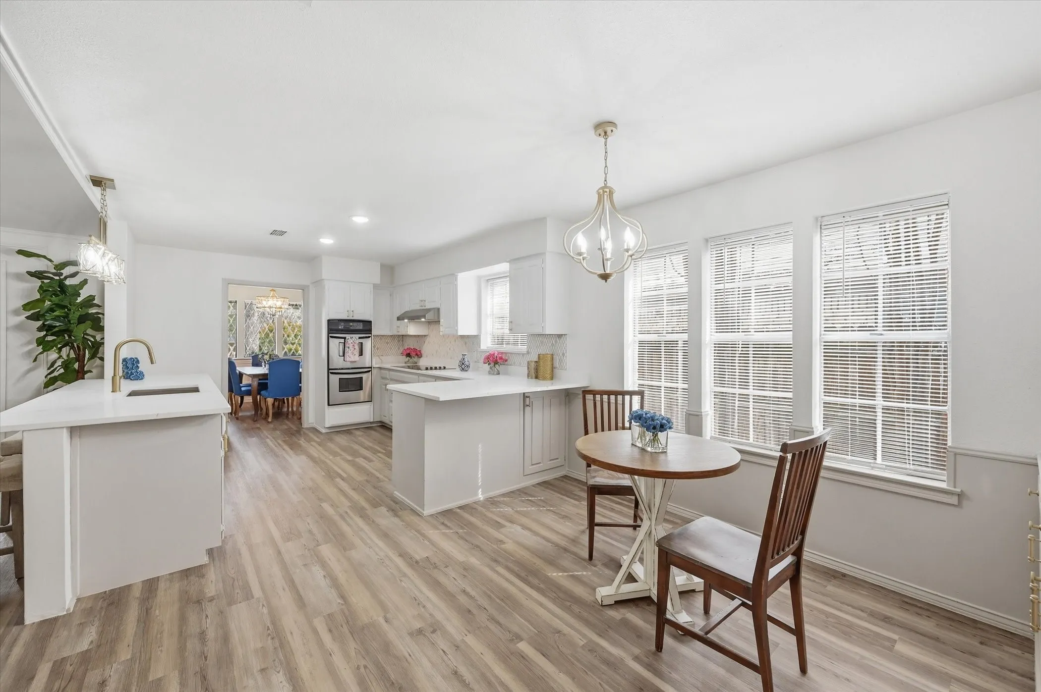 Single Family Residence For Sale in Tarrant County , 5808 Ridge Drive, Arlington, Texas 76016, 3 Bedrooms, 2 Bathrooms, 2 Garage spaces, 2,379 Sqft, built in 1974, Price $400,000, mls#21210306, Real Estate Agent in Arlington, Homes For Sale in Tarrant county, Homes For Sale in Arlington, Realtor in Arlington Texas, Real Estate Brokerage Independent Realty Texas, Luminita Cordes Realtor