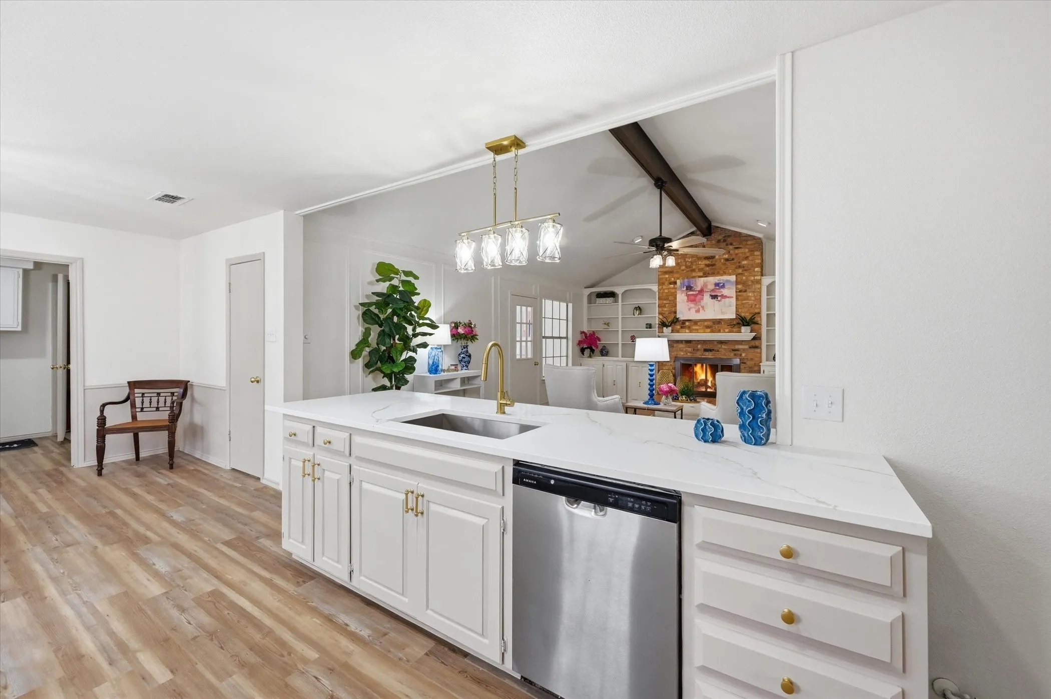 Single Family Residence For Sale in Tarrant County , 5808 Ridge Drive, Arlington, Texas 76016, 3 Bedrooms, 2 Bathrooms, 2 Garage spaces, 2,379 Sqft, built in 1974, Price $400,000, mls#21210306, Real Estate Agent in Arlington, Homes For Sale in Tarrant county, Homes For Sale in Arlington, Realtor in Arlington Texas, Real Estate Brokerage Independent Realty Texas, Luminita Cordes Realtor