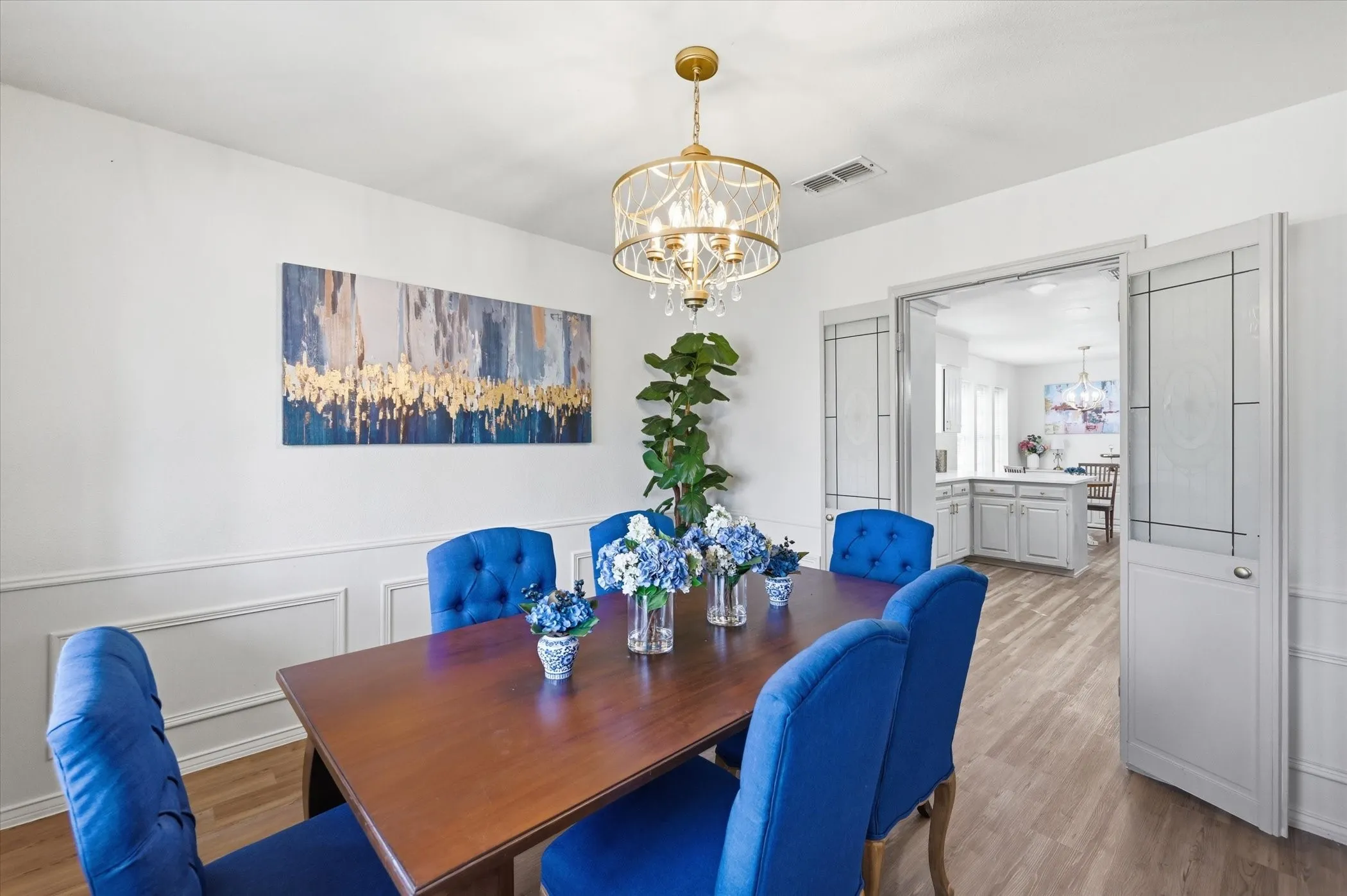 Single Family Residence For Sale in Tarrant County , 5808 Ridge Drive, Arlington, Texas 76016, 3 Bedrooms, 2 Bathrooms, 2 Garage spaces, 2,379 Sqft, built in 1974, Price $400,000, mls#21210306, Real Estate Agent in Arlington, Homes For Sale in Tarrant county, Homes For Sale in Arlington, Realtor in Arlington Texas, Real Estate Brokerage Independent Realty Texas, Luminita Cordes Realtor