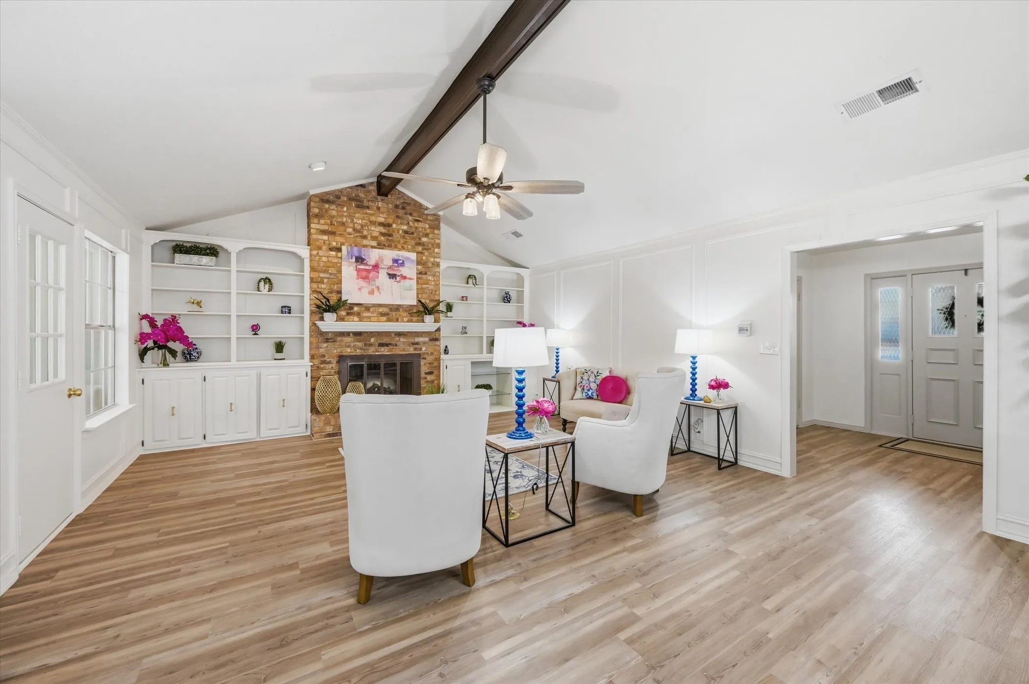 Single Family Residence For Sale in Tarrant County , 5808 Ridge Drive, Arlington, Texas 76016, 3 Bedrooms, 2 Bathrooms, 2 Garage spaces, 2,379 Sqft, built in 1974, Price $400,000, mls#21210306, Real Estate Agent in Arlington, Homes For Sale in Tarrant county, Homes For Sale in Arlington, Realtor in Arlington Texas, Real Estate Brokerage Independent Realty Texas, Luminita Cordes Realtor