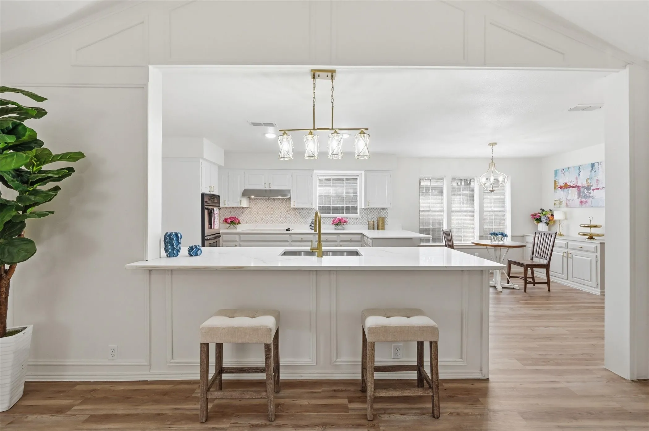 Single Family Residence For Sale in Tarrant County , 5808 Ridge Drive, Arlington, Texas 76016, 3 Bedrooms, 2 Bathrooms, 2 Garage spaces, 2,379 Sqft, built in 1974, Price $400,000, mls#21210306, Real Estate Agent in Arlington, Homes For Sale in Tarrant county, Homes For Sale in Arlington, Realtor in Arlington Texas, Real Estate Brokerage Independent Realty Texas, Luminita Cordes Realtor