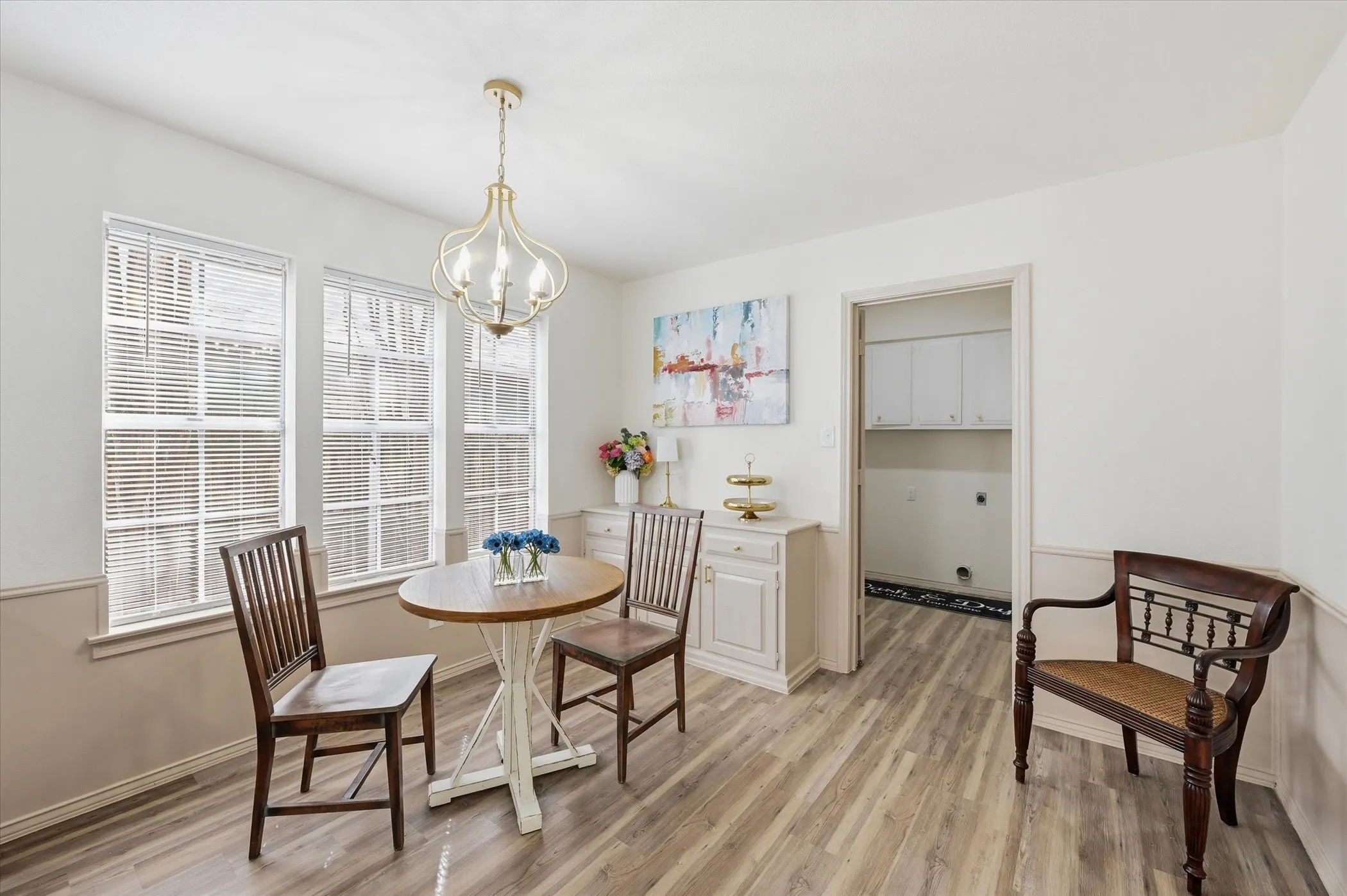 Single Family Residence For Sale in Tarrant County , 5808 Ridge Drive, Arlington, Texas 76016, 3 Bedrooms, 2 Bathrooms, 2 Garage spaces, 2,379 Sqft, built in 1974, Price $400,000, mls#21210306, Real Estate Agent in Arlington, Homes For Sale in Tarrant county, Homes For Sale in Arlington, Realtor in Arlington Texas, Real Estate Brokerage Independent Realty Texas, Luminita Cordes Realtor