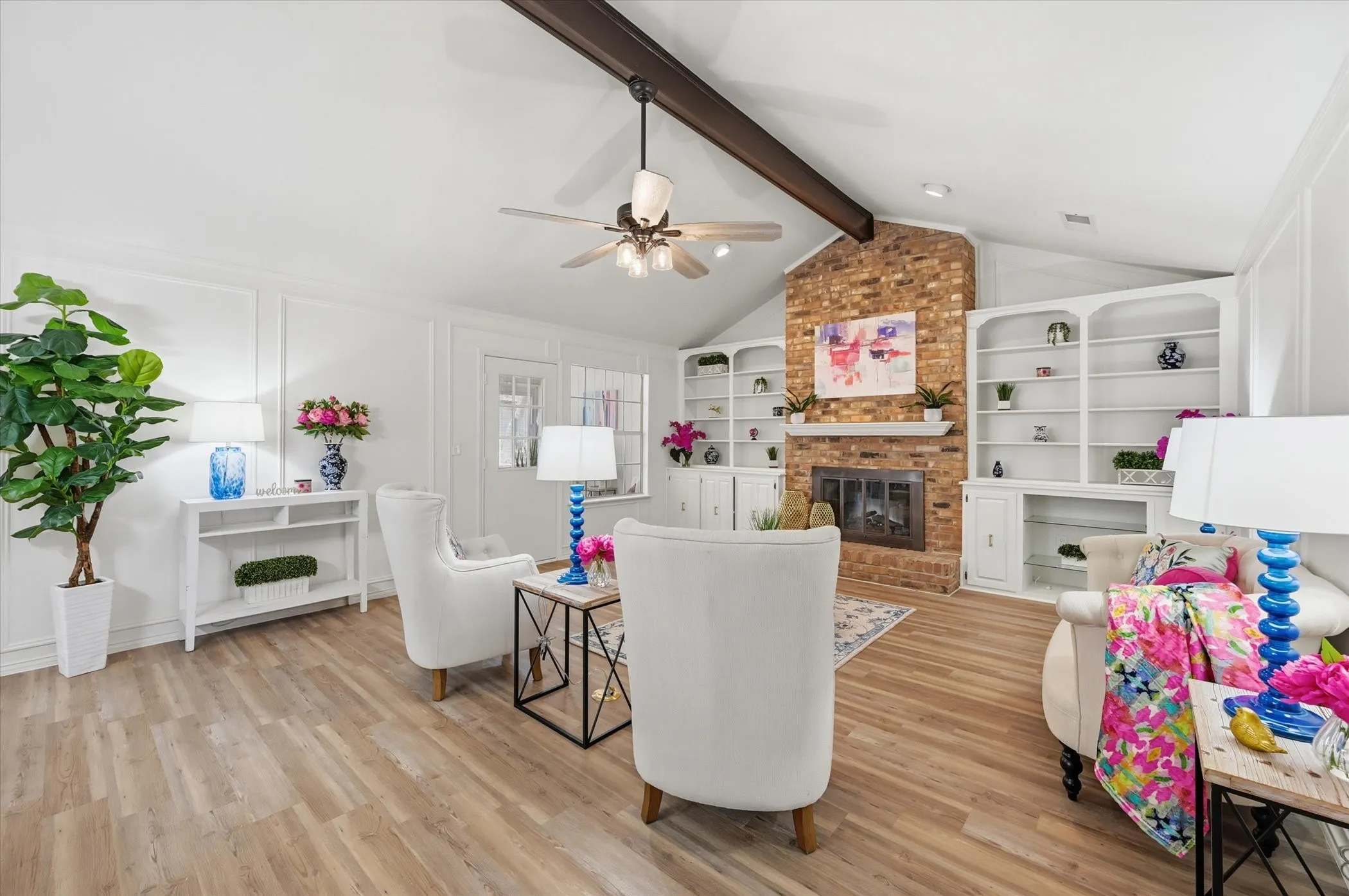 Single Family Residence For Sale in Tarrant County , 5808 Ridge Drive, Arlington, Texas 76016, 3 Bedrooms, 2 Bathrooms, 2 Garage spaces, 2,379 Sqft, built in 1974, Price $400,000, mls#21210306, Real Estate Agent in Arlington, Homes For Sale in Tarrant county, Homes For Sale in Arlington, Realtor in Arlington Texas, Real Estate Brokerage Independent Realty Texas, Luminita Cordes Realtor