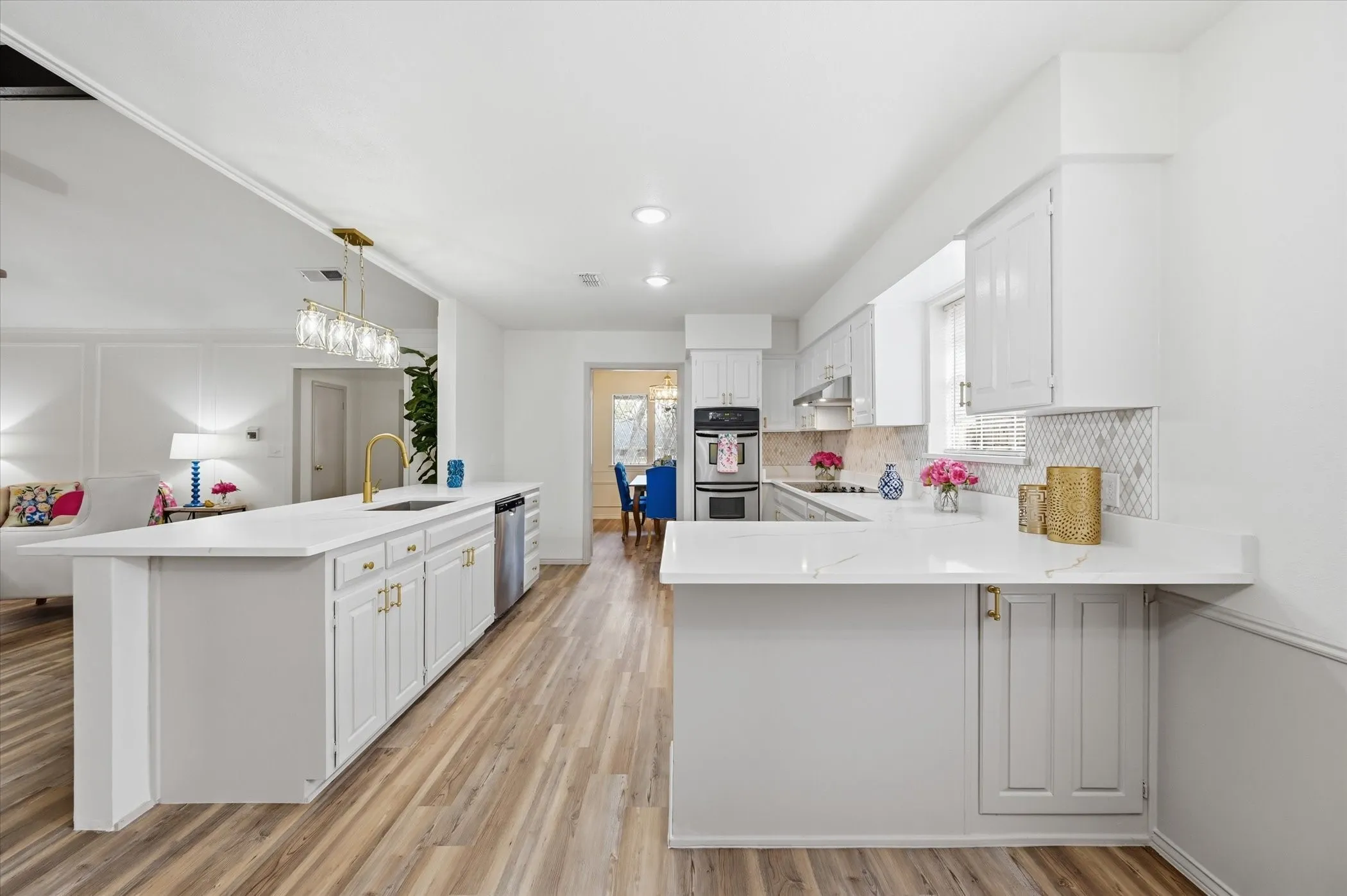 Single Family Residence For Sale in Tarrant County , 5808 Ridge Drive, Arlington, Texas 76016, 3 Bedrooms, 2 Bathrooms, 2 Garage spaces, 2,379 Sqft, built in 1974, Price $400,000, mls#21210306, Real Estate Agent in Arlington, Homes For Sale in Tarrant county, Homes For Sale in Arlington, Realtor in Arlington Texas, Real Estate Brokerage Independent Realty Texas, Luminita Cordes Realtor