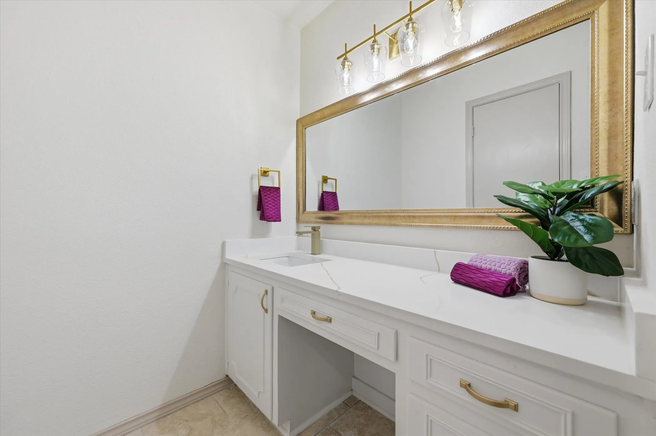 Single Family Residence For Sale in Tarrant County , 5808 Ridge Drive, Arlington, Texas 76016, 3 Bedrooms, 2 Bathrooms, 2 Garage spaces, 2,379 Sqft, built in 1974, Price $400,000, mls#21210306, Real Estate Agent in Arlington, Homes For Sale in Tarrant county, Homes For Sale in Arlington, Realtor in Arlington Texas, Real Estate Brokerage Independent Realty Texas, Luminita Cordes Realtor