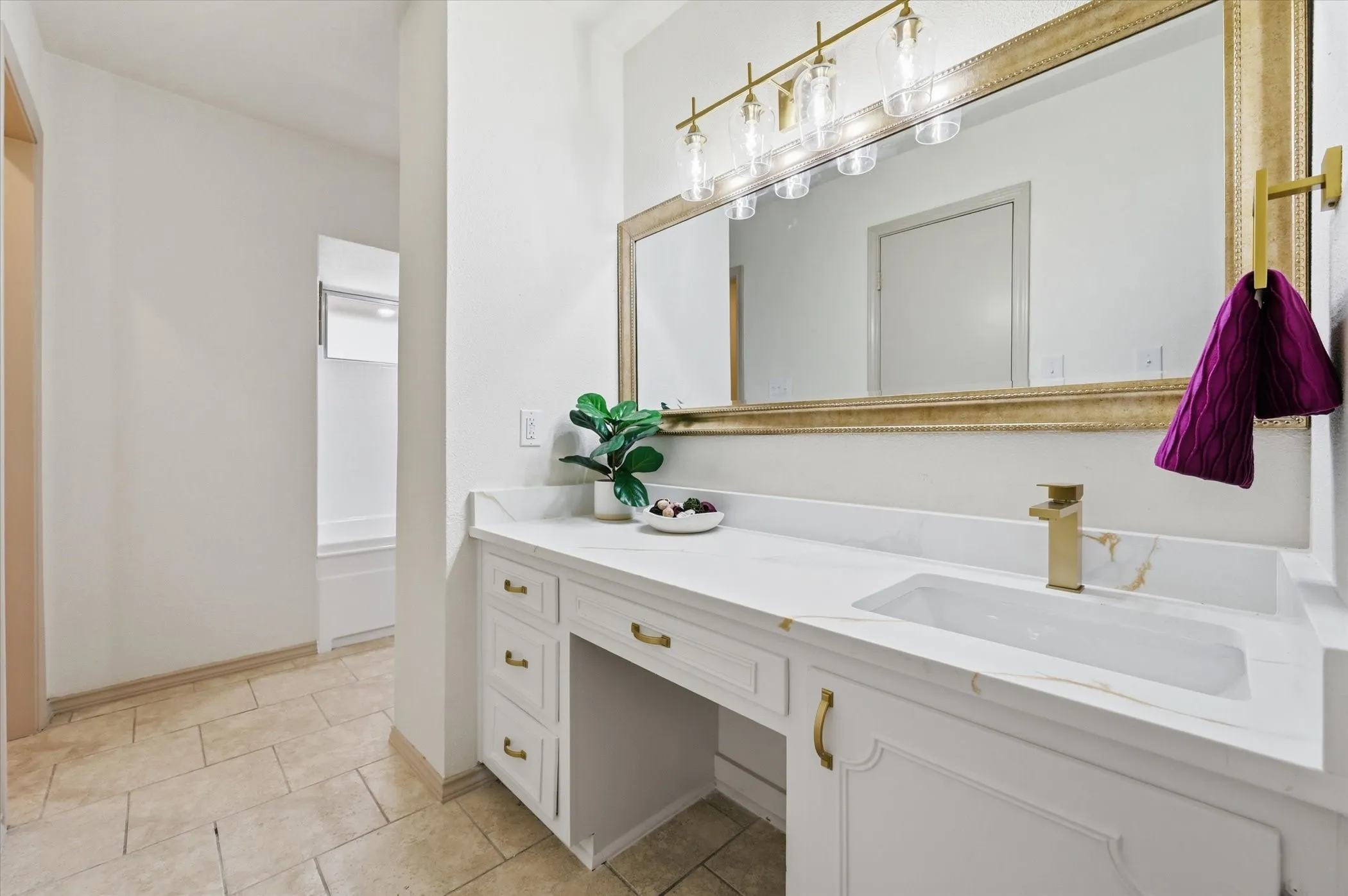 Single Family Residence For Sale in Tarrant County , 5808 Ridge Drive, Arlington, Texas 76016, 3 Bedrooms, 2 Bathrooms, 2 Garage spaces, 2,379 Sqft, built in 1974, Price $400,000, mls#21210306, Real Estate Agent in Arlington, Homes For Sale in Tarrant county, Homes For Sale in Arlington, Realtor in Arlington Texas, Real Estate Brokerage Independent Realty Texas, Luminita Cordes Realtor