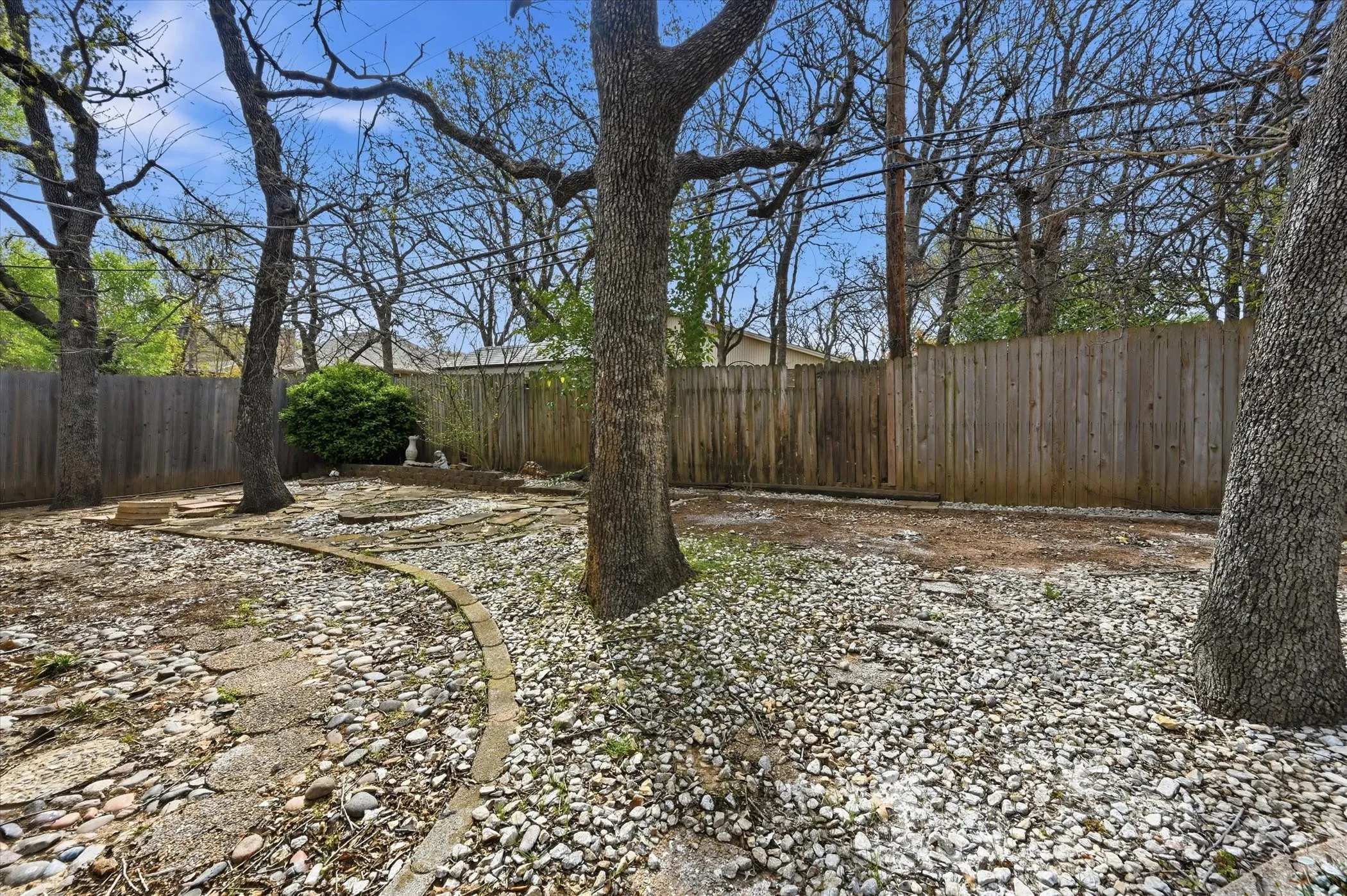 Single Family Residence For Sale in Tarrant County , 5808 Ridge Drive, Arlington, Texas 76016, 3 Bedrooms, 2 Bathrooms, 2 Garage spaces, 2,379 Sqft, built in 1974, Price $400,000, mls#21210306, Real Estate Agent in Arlington, Homes For Sale in Tarrant county, Homes For Sale in Arlington, Realtor in Arlington Texas, Real Estate Brokerage Independent Realty Texas, Luminita Cordes Realtor