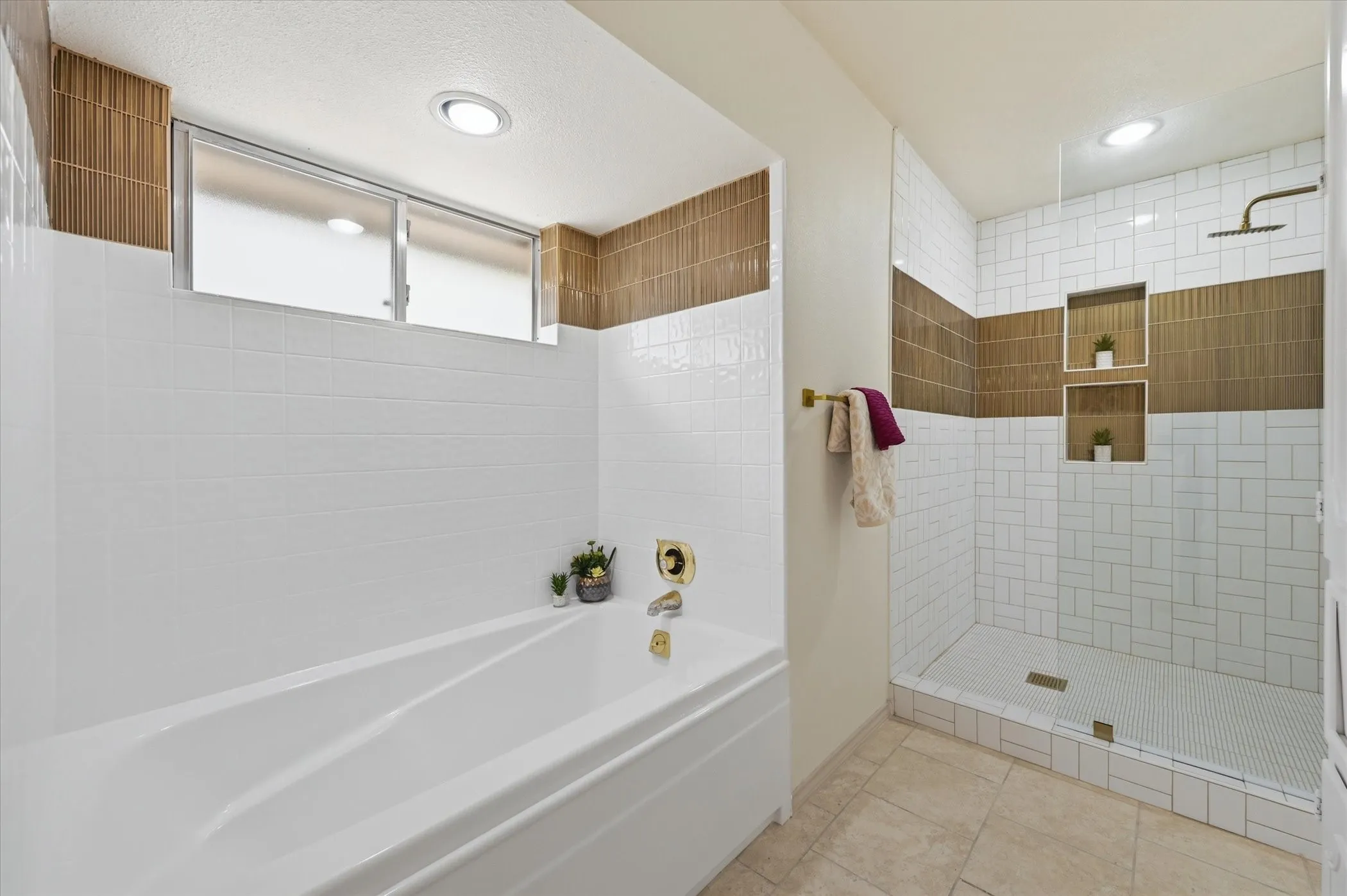 Single Family Residence For Sale in Tarrant County , 5808 Ridge Drive, Arlington, Texas 76016, 3 Bedrooms, 2 Bathrooms, 2 Garage spaces, 2,379 Sqft, built in 1974, Price $400,000, mls#21210306, Real Estate Agent in Arlington, Homes For Sale in Tarrant county, Homes For Sale in Arlington, Realtor in Arlington Texas, Real Estate Brokerage Independent Realty Texas, Luminita Cordes Realtor