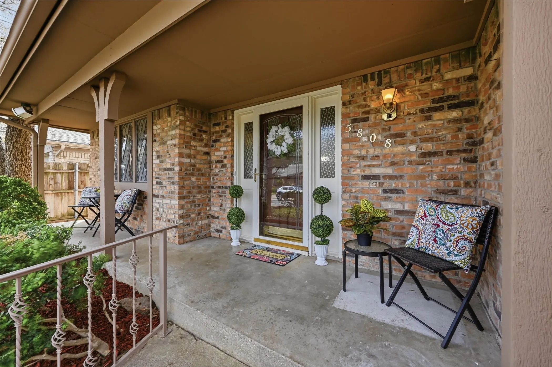 Single Family Residence For Sale in Tarrant County , 5808 Ridge Drive, Arlington, Texas 76016, 3 Bedrooms, 2 Bathrooms, 2 Garage spaces, 2,379 Sqft, built in 1974, Price $400,000, mls#21210306, Real Estate Agent in Arlington, Homes For Sale in Tarrant county, Homes For Sale in Arlington, Realtor in Arlington Texas, Real Estate Brokerage Independent Realty Texas, Luminita Cordes Realtor