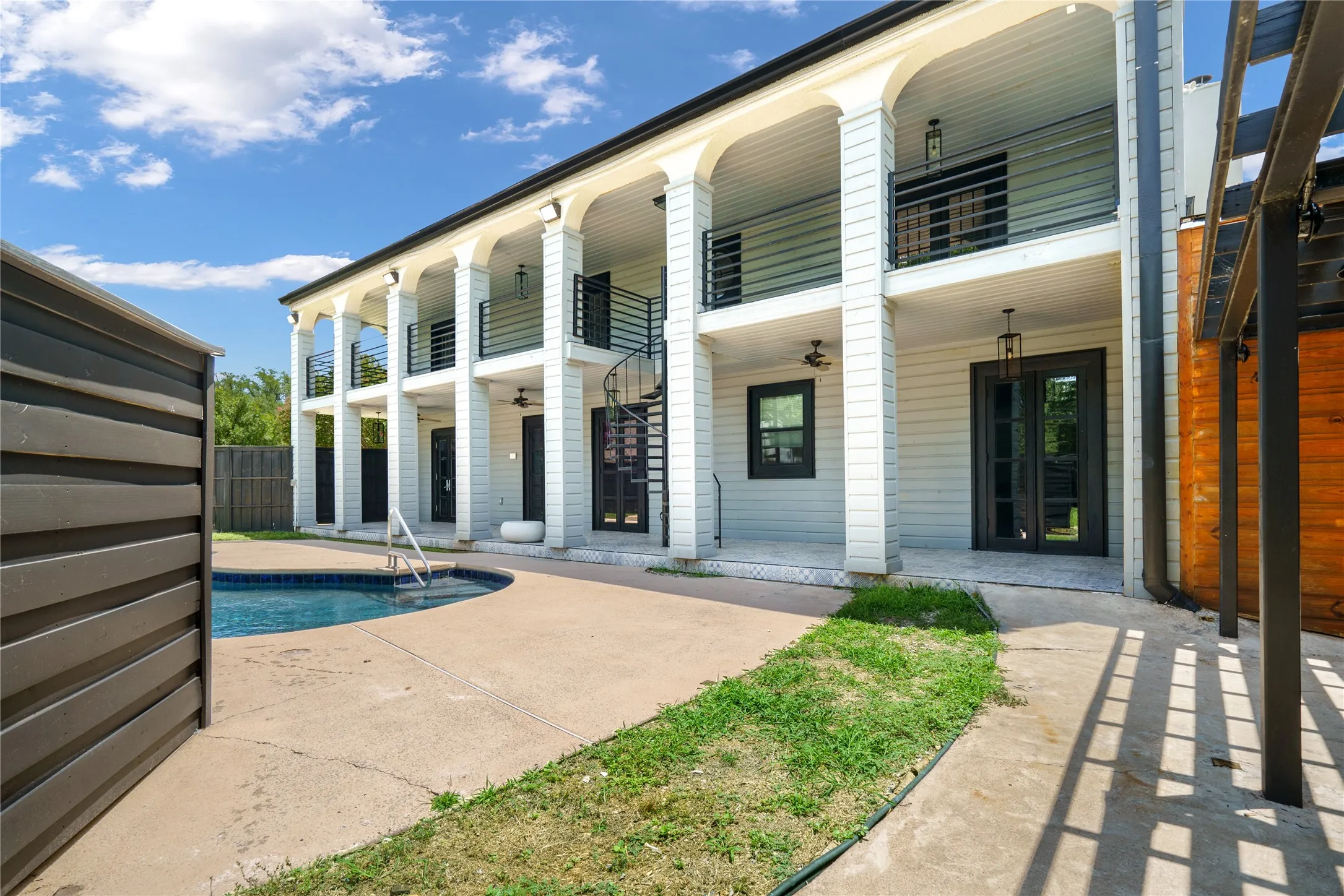 Single Family Residence For Sale in Dallas County , 3507 Brookline Lane, Farmers Branch, Texas 75234, 5 Bedroom, 8 Bathroom, 3 Garage spaces, 6,356 Sqft, built in 2022, Preowned, mls#21189379, Real Estate Agent in Farmers Branch, Homes For Sale in Dallas county, Homes For Sale in Farmers Branch, Realtor in Farmers Branch Texas, Real Estate Brokerage Independent Realty Texas, Luminita Cordes Realtor