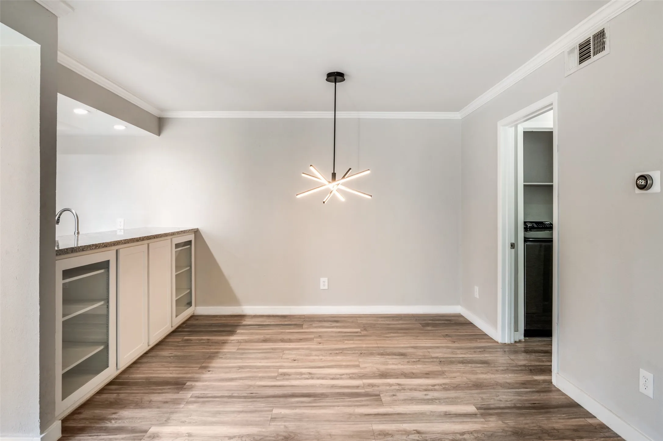 Single Family Residence For Sale in Dallas County , 2628 Via Los Altos, Carrollton, Texas 75006, 2 Bedroom, 2 Bathroom, 2 Garage spaces, 1,176 Sqft, built in 1977, mls#21211722, Real Estate Agent in Carrollton, Homes For Sale in Dallas county, Homes For Sale in Carrollton, Realtor in Carrollton Texas, Real Estate Brokerage Independent Realty Texas, Luminita Cordes Realtor