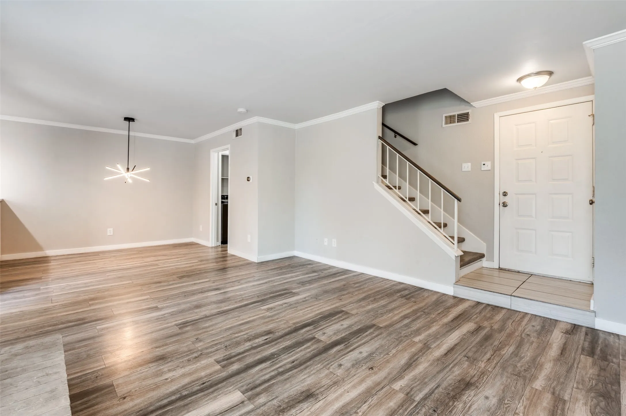 Single Family Residence For Sale in Dallas County , 2628 Via Los Altos, Carrollton, Texas 75006, 2 Bedroom, 2 Bathroom, 2 Garage spaces, 1,176 Sqft, built in 1977, mls#21211722, Real Estate Agent in Carrollton, Homes For Sale in Dallas county, Homes For Sale in Carrollton, Realtor in Carrollton Texas, Real Estate Brokerage Independent Realty Texas, Luminita Cordes Realtor