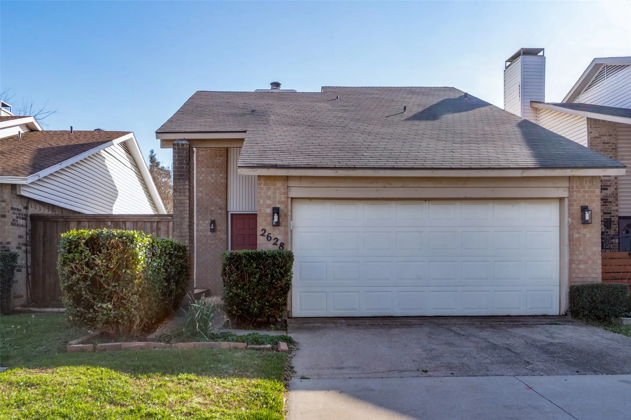 Single Family Residence For Sale in Dallas County , 2628 Via Los Altos, Carrollton, Texas 75006, 2 Bedroom, 2 Bathroom, 2 Garage spaces, 1,176 Sqft, built in 1977, mls#21211722, Real Estate Agent in Carrollton, Homes For Sale in Dallas county, Homes For Sale in Carrollton, Realtor in Carrollton Texas, Real Estate Brokerage Independent Realty Texas, Luminita Cordes Realtor
