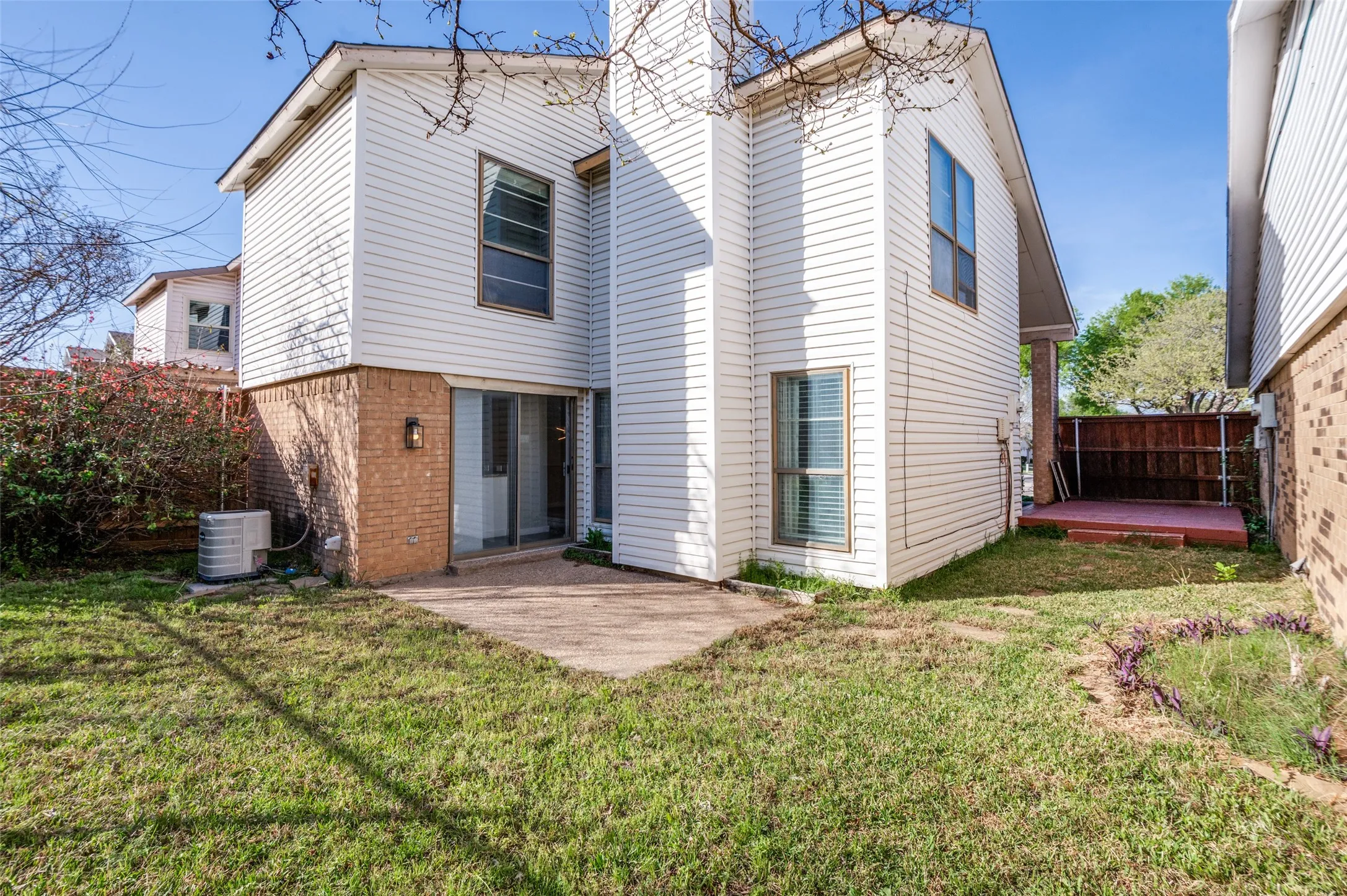Single Family Residence For Sale in Dallas County , 2628 Via Los Altos, Carrollton, Texas 75006, 2 Bedroom, 2 Bathroom, 2 Garage spaces, 1,176 Sqft, built in 1977, mls#21211722, Real Estate Agent in Carrollton, Homes For Sale in Dallas county, Homes For Sale in Carrollton, Realtor in Carrollton Texas, Real Estate Brokerage Independent Realty Texas, Luminita Cordes Realtor