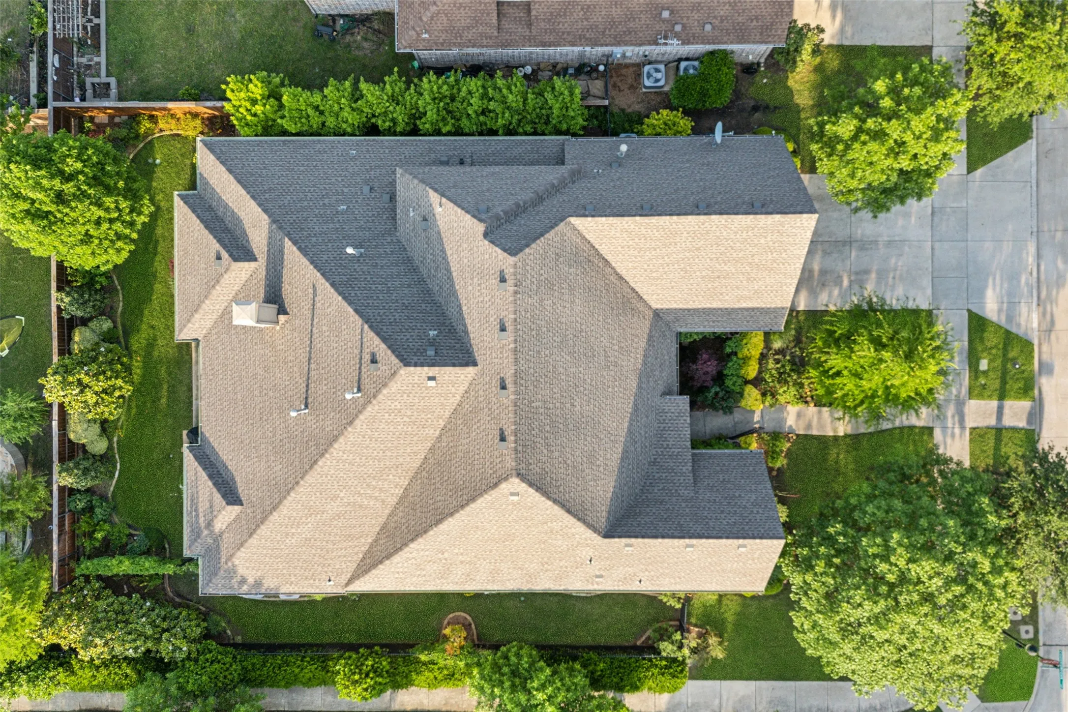 Single Family Residence For Sale in Collin County , 13714 Countrybrook Drive, Frisco, Texas 75035, 5 Bedroom, 5 Bathroom, 3 Garage spaces, 4,260 Sqft, built in 2013, Preowned, mls#21203356, Real Estate Agent in Frisco, Homes For Sale in Collin county, Homes For Sale in Frisco, Realtor in Frisco Texas, Real Estate Brokerage Independent Realty Texas, Luminita Cordes Realtor