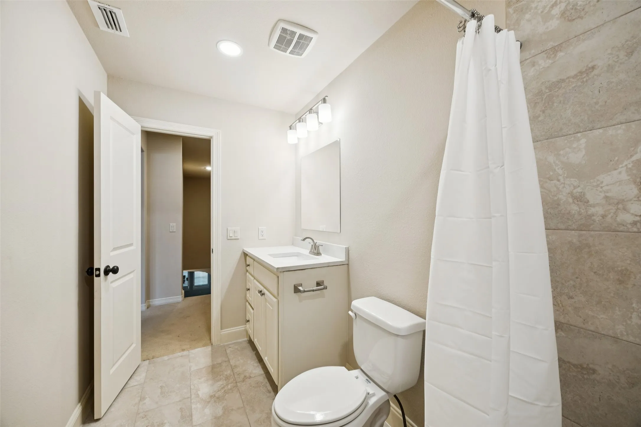 Single Family Residence For Sale in Collin County , 13714 Countrybrook Drive, Frisco, Texas 75035, 5 Bedroom, 5 Bathroom, 3 Garage spaces, 4,260 Sqft, built in 2013, Preowned, mls#21203356, Real Estate Agent in Frisco, Homes For Sale in Collin county, Homes For Sale in Frisco, Realtor in Frisco Texas, Real Estate Brokerage Independent Realty Texas, Luminita Cordes Realtor