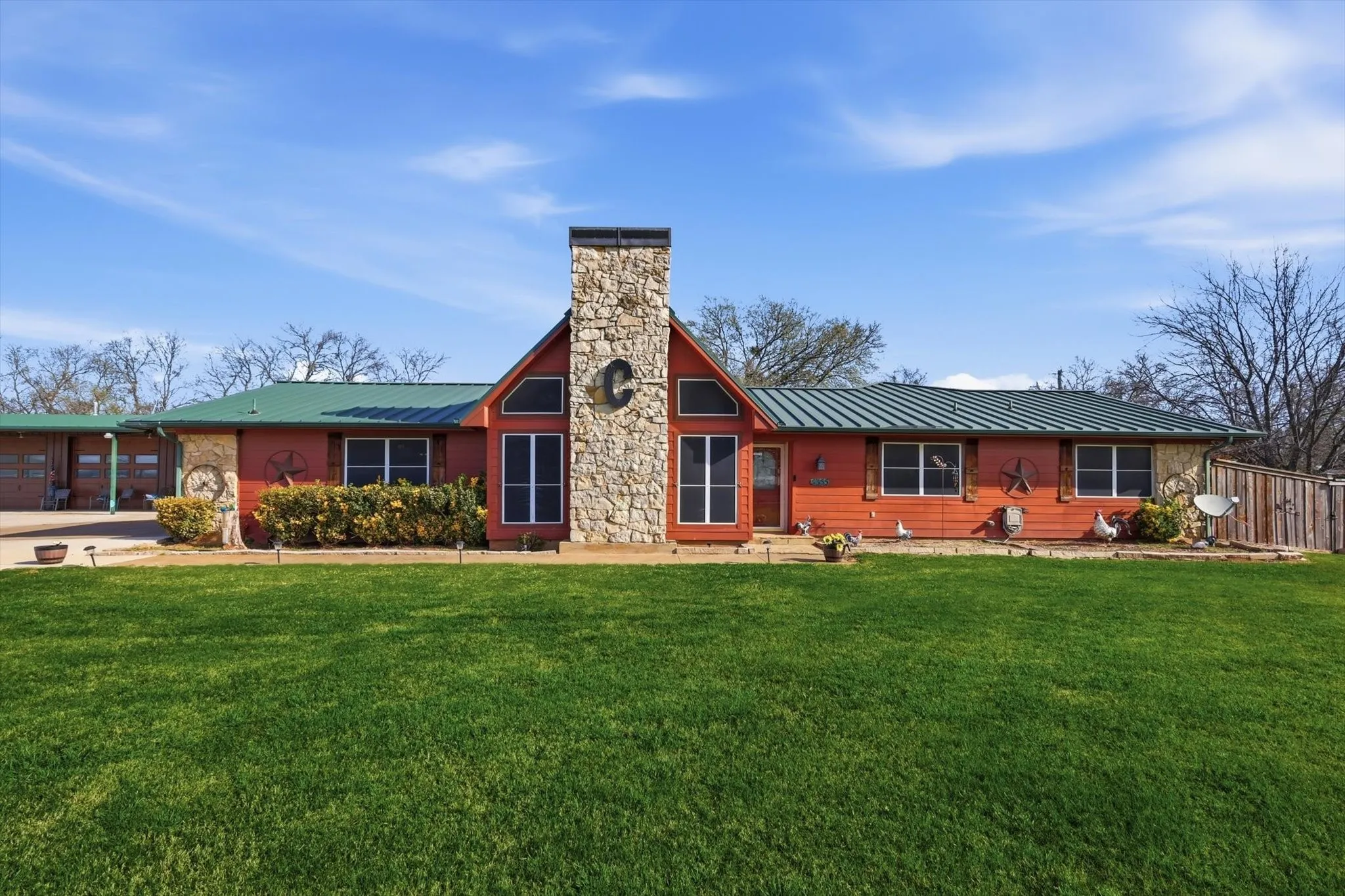 Single Family Residence For Sale in Denton County , 5355 Hoehn Road, Sanger, Texas 76266, 4 Bedroom, 2 Bathroom, 4 Garage spaces, 2,394 Sqft, built in 1977, Preowned, mls#21212029, Real Estate Agent in Sanger, Homes For Sale in Denton county, Homes For Sale in Sanger, Realtor in Sanger Texas, Real Estate Brokerage Independent Realty Texas, Luminita Cordes Realtor