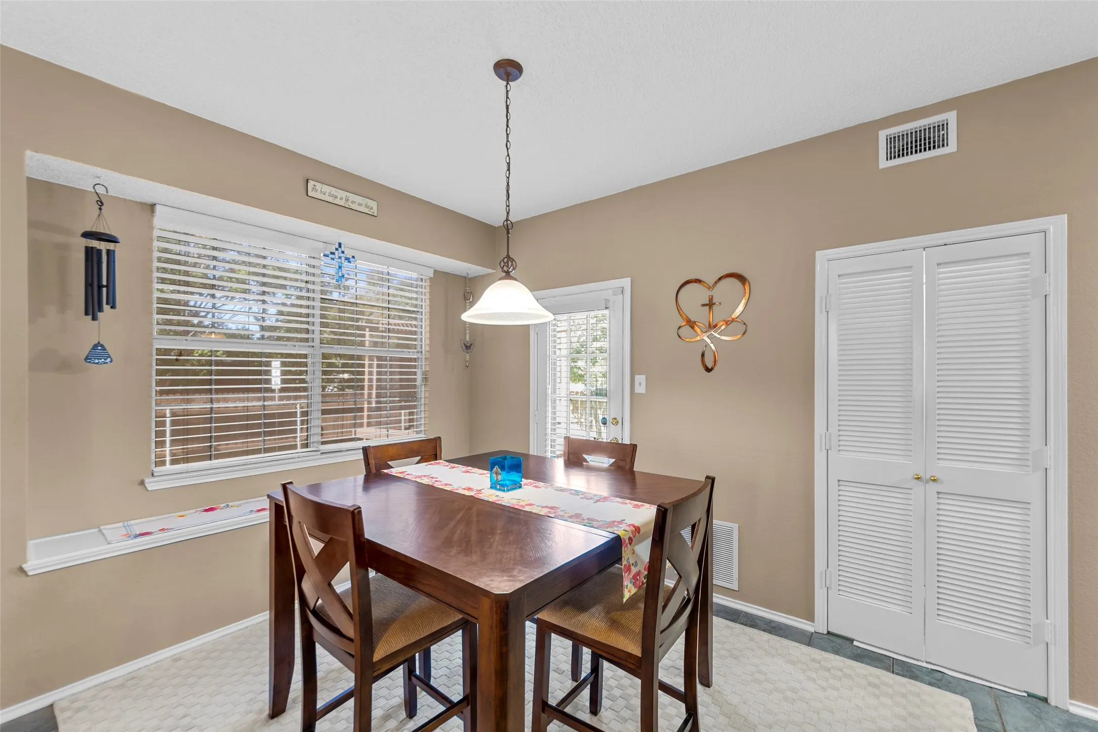 Enjoy all your meals in this wonderful bright dining spot!
