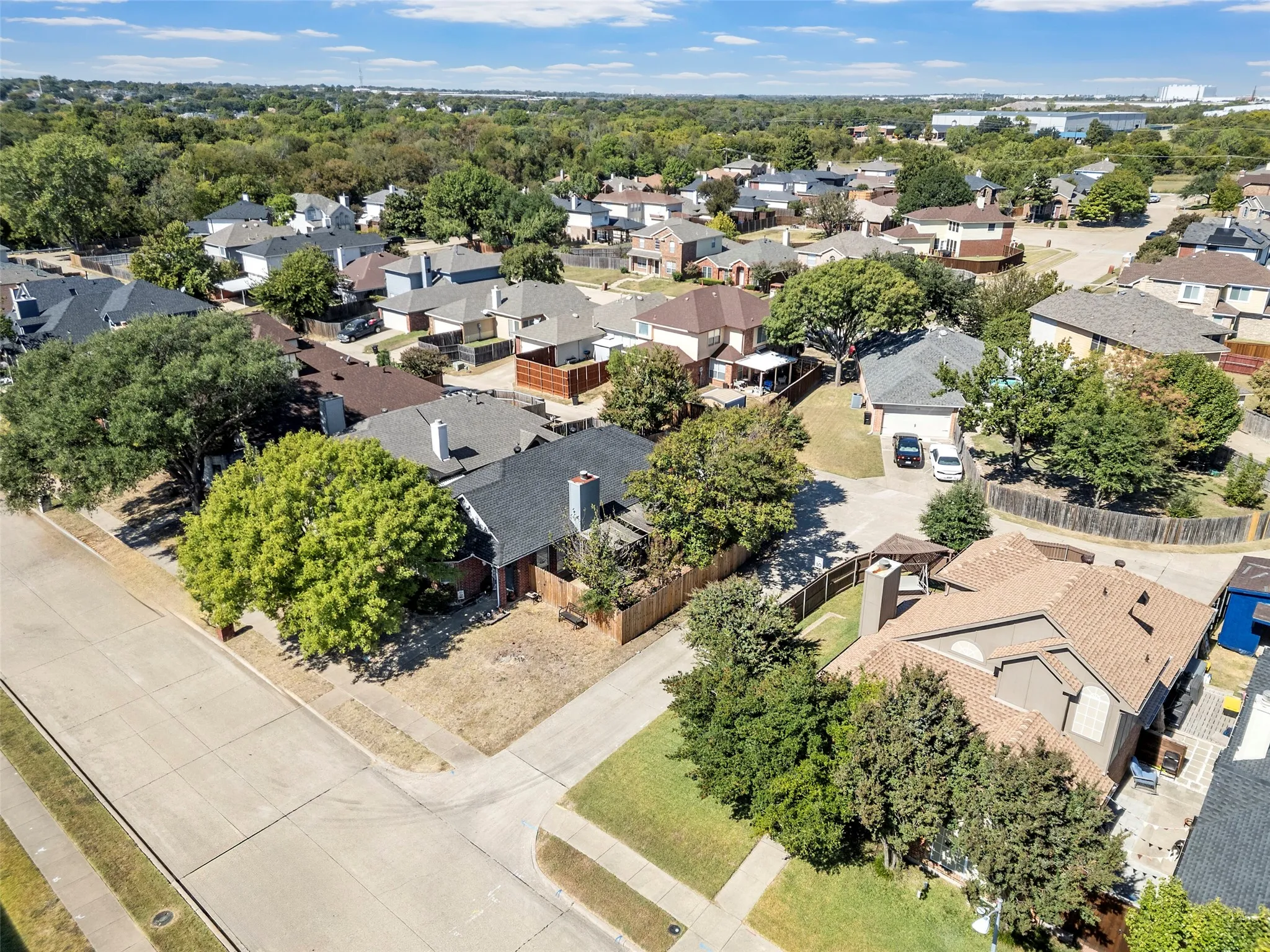 Single Family Residence For Sale in Dallas County , 2329 Baretta Drive, Mesquite, Texas 75181, 3 Bedroom, 3 Bathroom, 2 Garage spaces, 1,532 Sqft, built in 1990, Preowned, mls#21212217, Real Estate Agent in Mesquite, Homes For Sale in Dallas county, Homes For Sale in Mesquite, Realtor in Mesquite Texas, Real Estate Brokerage Independent Realty Texas, Luminita Cordes Realtor