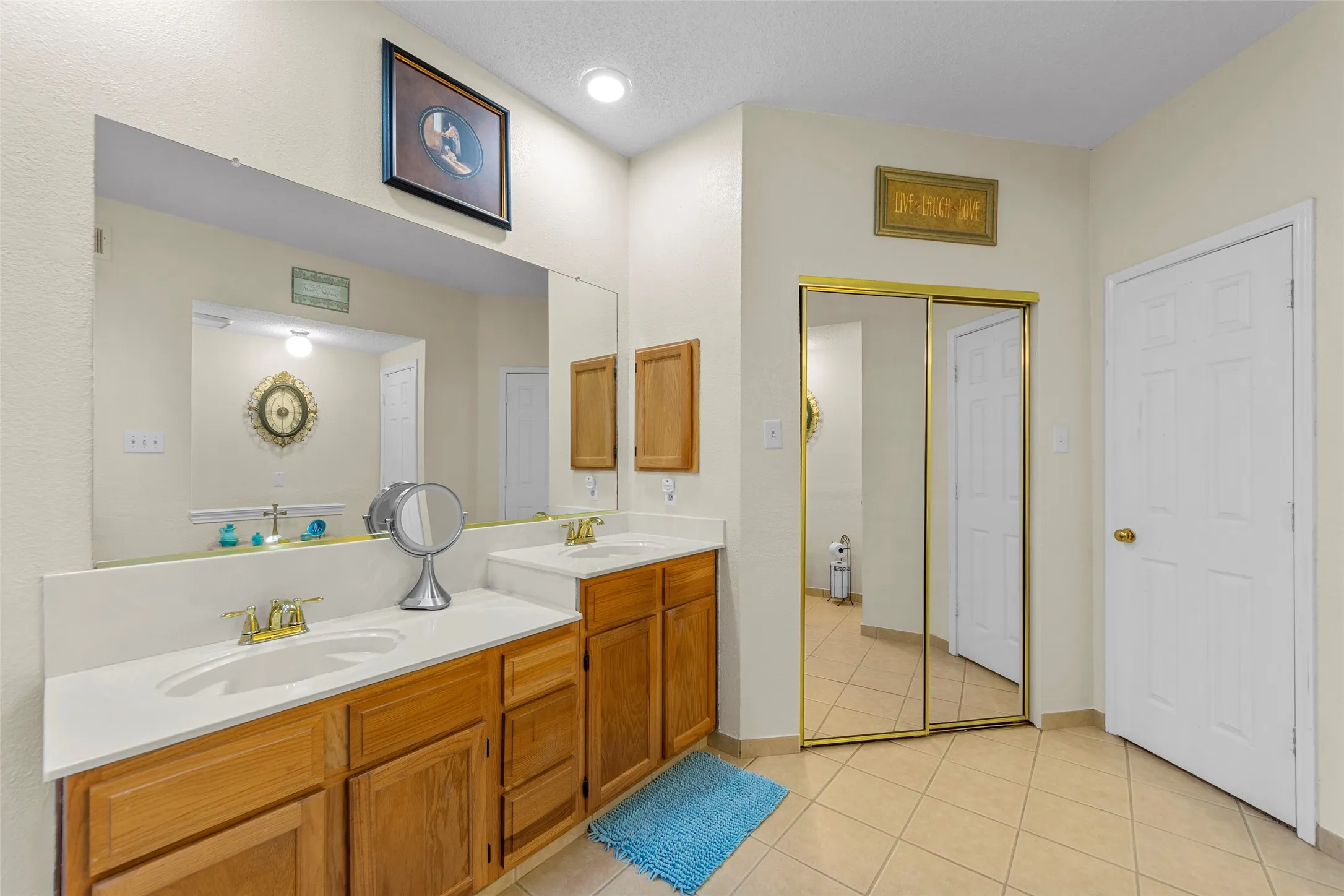 You will enjoy all the space you have with the double sinks, the counter space, medicine cabinets and large closest in the primary bathroom.