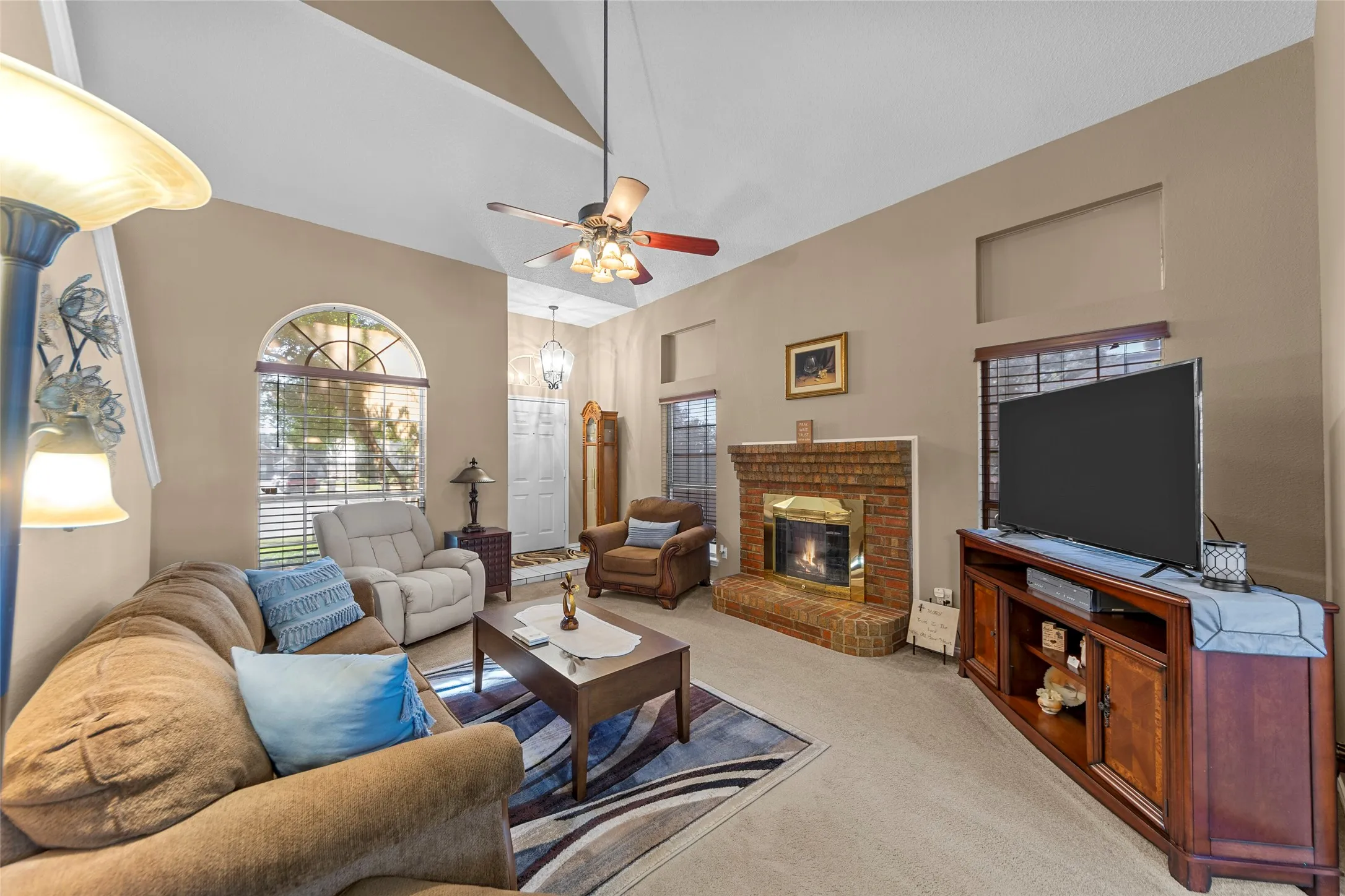Open, clean and move in ready!