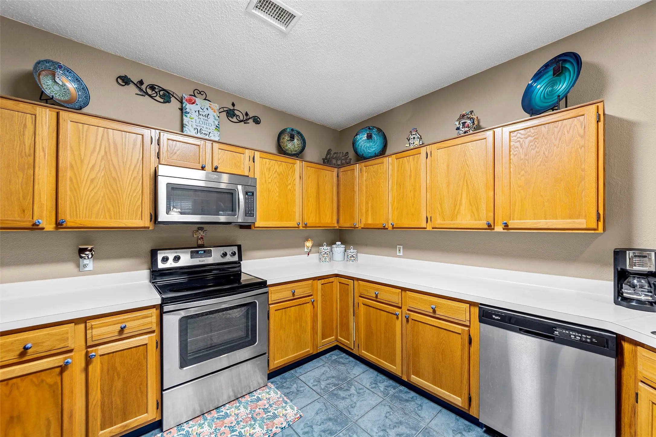Stainless steel appliances and so much storage.  Also great prep space to prepare your meals.  Such a great kitchen!