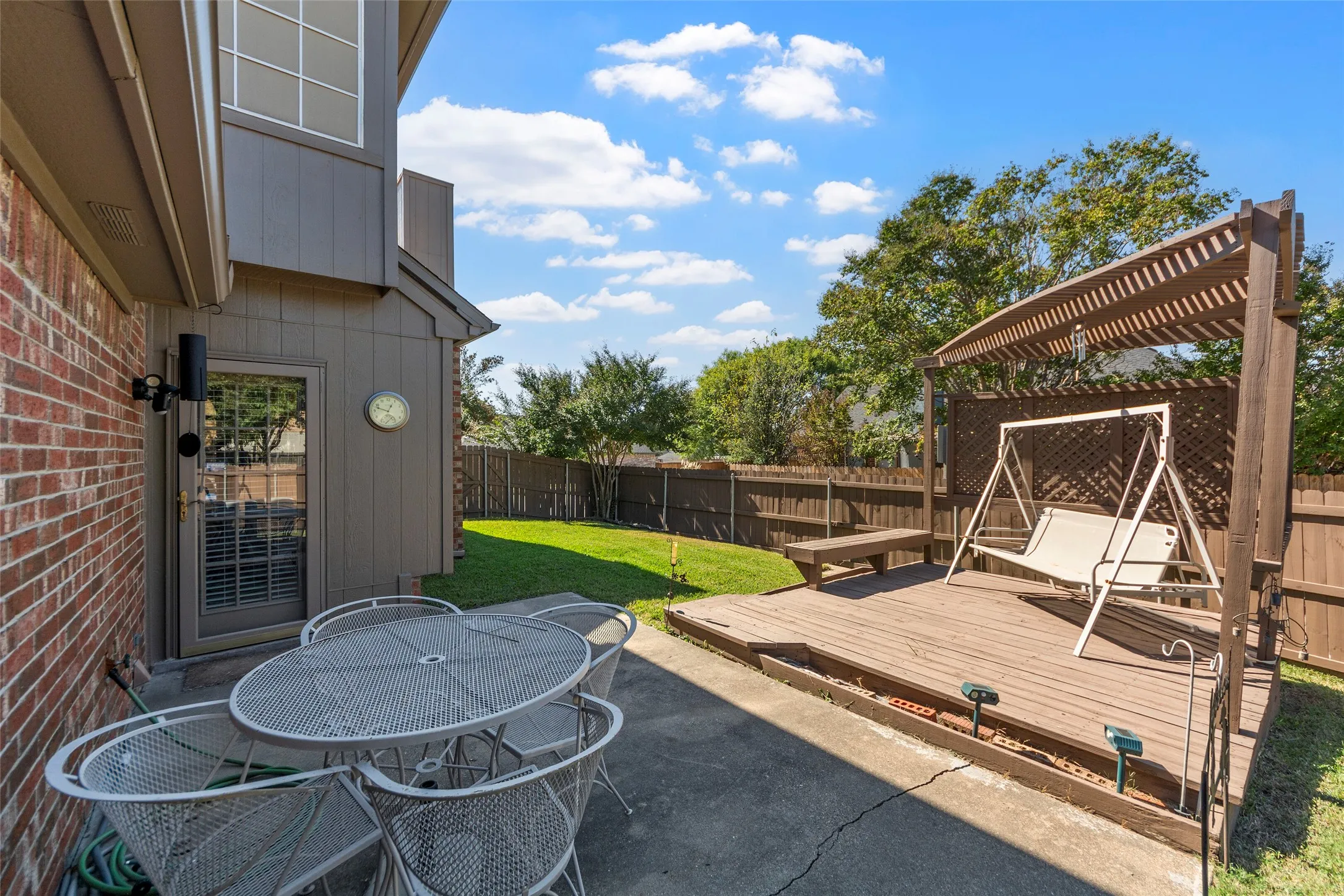 this is such a great back yard with a wonderful deck and its so quiet