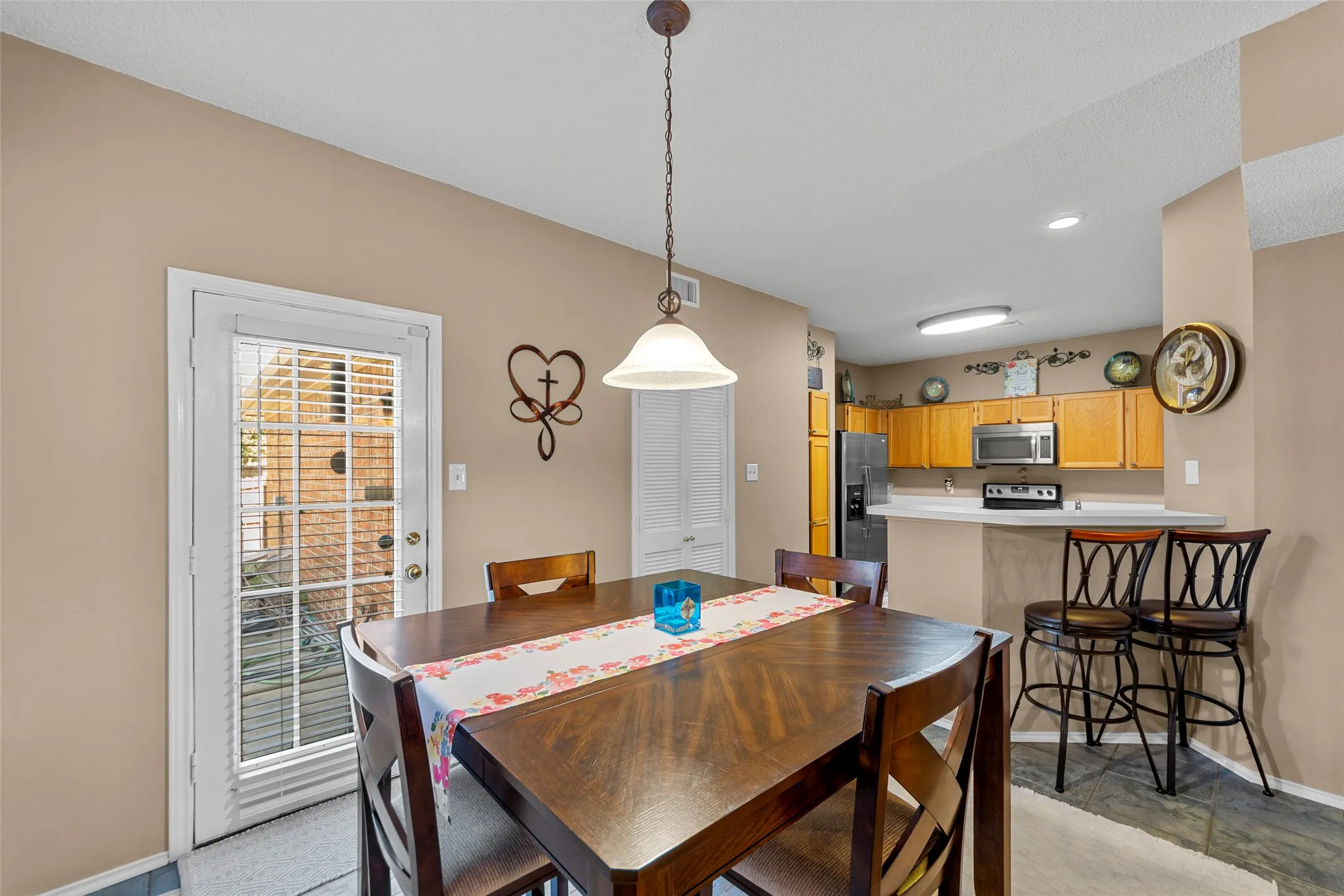 Bright and cheerful with more than enough room to enjoy your meals with your whole family!