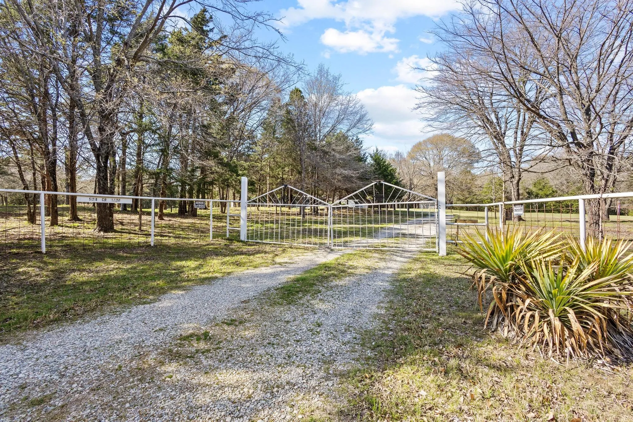 Ranch For Sale in Fannin County , 528 County Road 1120, Ravenna, Texas 75476, 0, 0, Garage spaces, 0 Sqft, built in 1999, mls#21211100, Real Estate Agent in Ravenna, Homes For Sale in Fannin county, Homes For Sale in Ravenna, Realtor in Ravenna Texas, Real Estate Brokerage Independent Realty Texas, Luminita Cordes Realtor
