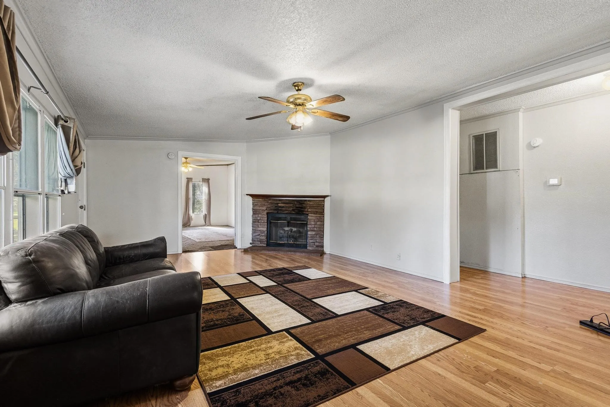 Livingroom with corner fireplace