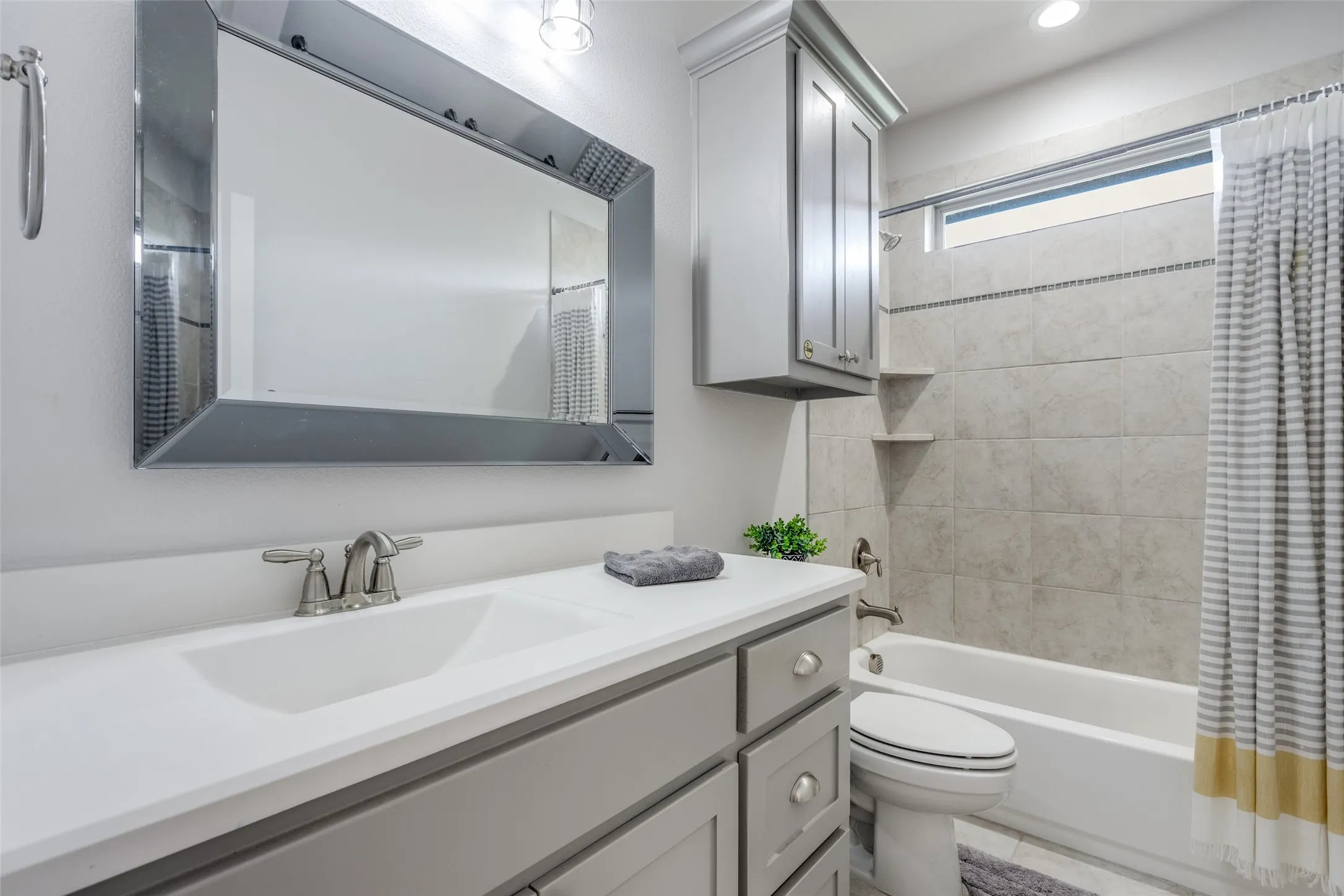 Single Family Residence For Sale in Collin County , 8525 Forest Creek Lane, Anna, Texas 75409, 4 Bedroom, 3 Bathroom, 3 Garage spaces, 2,448 Sqft, built in 2018, Preowned, mls#21210440, Real Estate Agent in Anna, Homes For Sale in Collin county, Homes For Sale in Anna, Realtor in Anna Texas, Real Estate Brokerage Independent Realty Texas, Luminita Cordes Realtor
