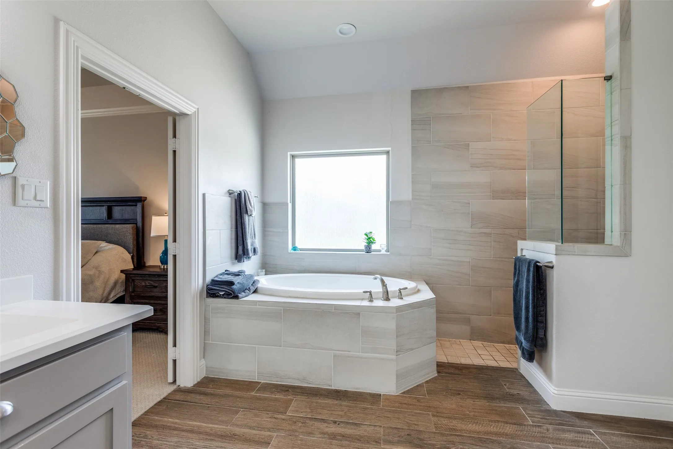 Single Family Residence For Sale in Collin County , 8525 Forest Creek Lane, Anna, Texas 75409, 4 Bedroom, 3 Bathroom, 3 Garage spaces, 2,448 Sqft, built in 2018, Preowned, mls#21210440, Real Estate Agent in Anna, Homes For Sale in Collin county, Homes For Sale in Anna, Realtor in Anna Texas, Real Estate Brokerage Independent Realty Texas, Luminita Cordes Realtor
