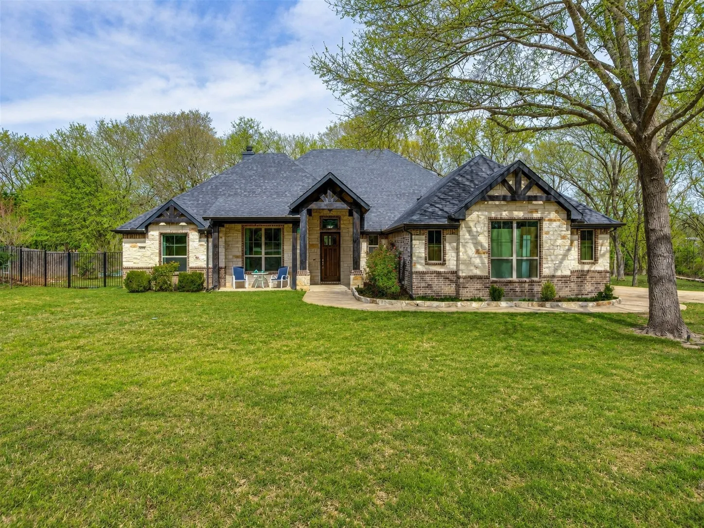 Single Family Residence For Sale in Collin County , 8525 Forest Creek Lane, Anna, Texas 75409, 4 Bedroom, 3 Bathroom, 3 Garage spaces, 2,448 Sqft, built in 2018, Preowned, mls#21210440, Real Estate Agent in Anna, Homes For Sale in Collin county, Homes For Sale in Anna, Realtor in Anna Texas, Real Estate Brokerage Independent Realty Texas, Luminita Cordes Realtor