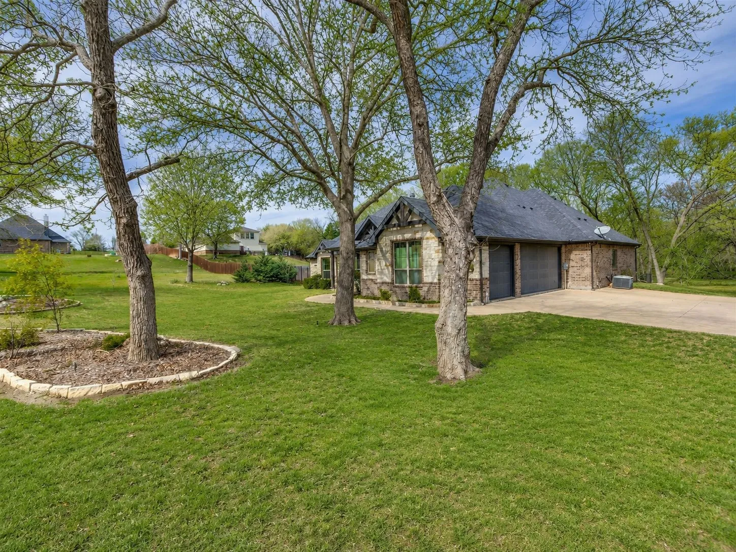 Single Family Residence For Sale in Collin County , 8525 Forest Creek Lane, Anna, Texas 75409, 4 Bedroom, 3 Bathroom, 3 Garage spaces, 2,448 Sqft, built in 2018, Preowned, mls#21210440, Real Estate Agent in Anna, Homes For Sale in Collin county, Homes For Sale in Anna, Realtor in Anna Texas, Real Estate Brokerage Independent Realty Texas, Luminita Cordes Realtor