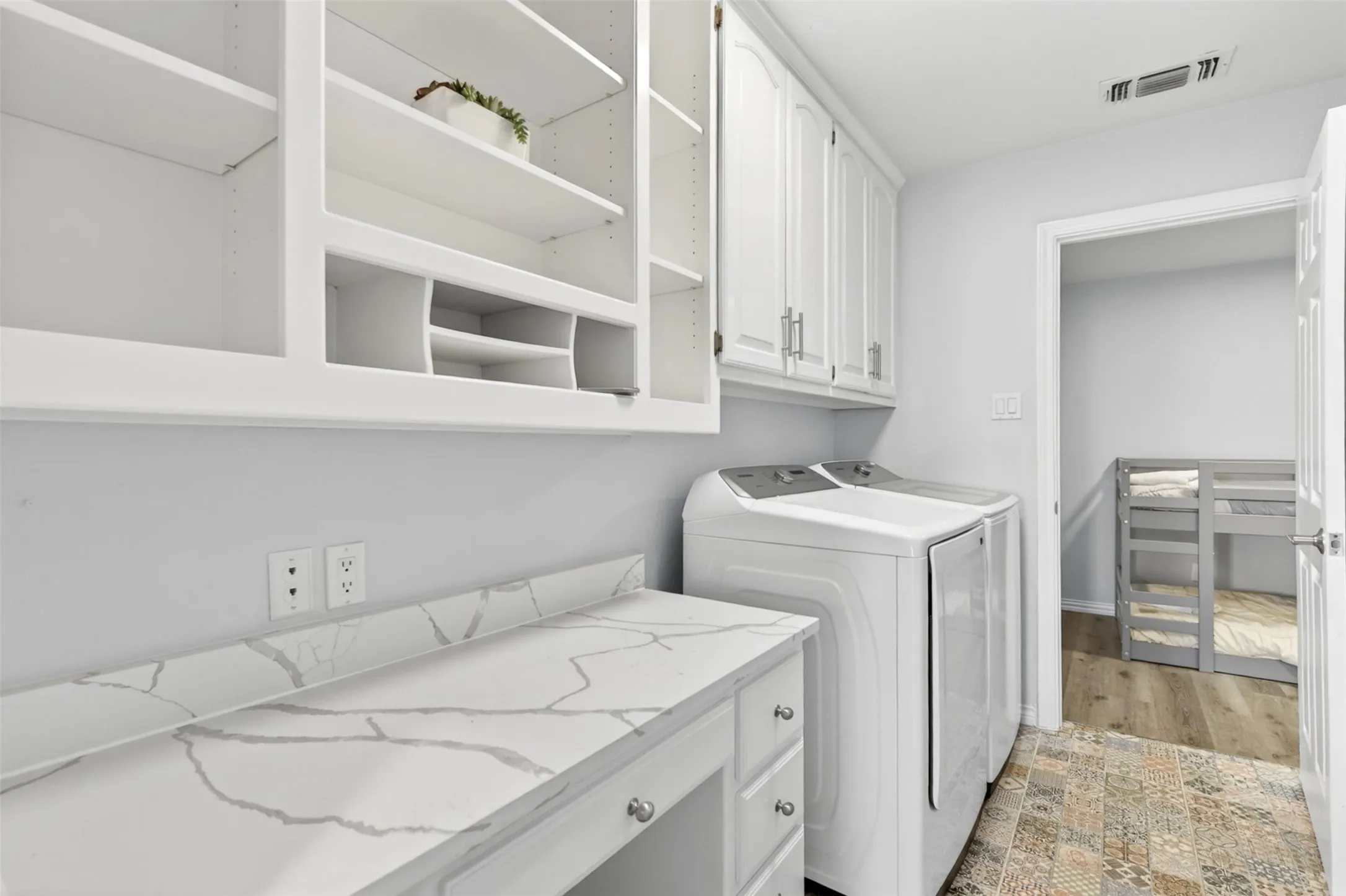 Single Family Residence For Sale in Hood County , 4508 Chavez Court, Granbury, Texas 76048, 5 Bedroom, 3 Bathroom, 2 Garage spaces, 2,773 Sqft, built in 1996, mls#21212178, Real Estate Agent in Granbury, Homes For Sale in Hood county, Homes For Sale in Granbury, Realtor in Granbury Texas, Real Estate Brokerage Independent Realty Texas, Luminita Cordes Realtor