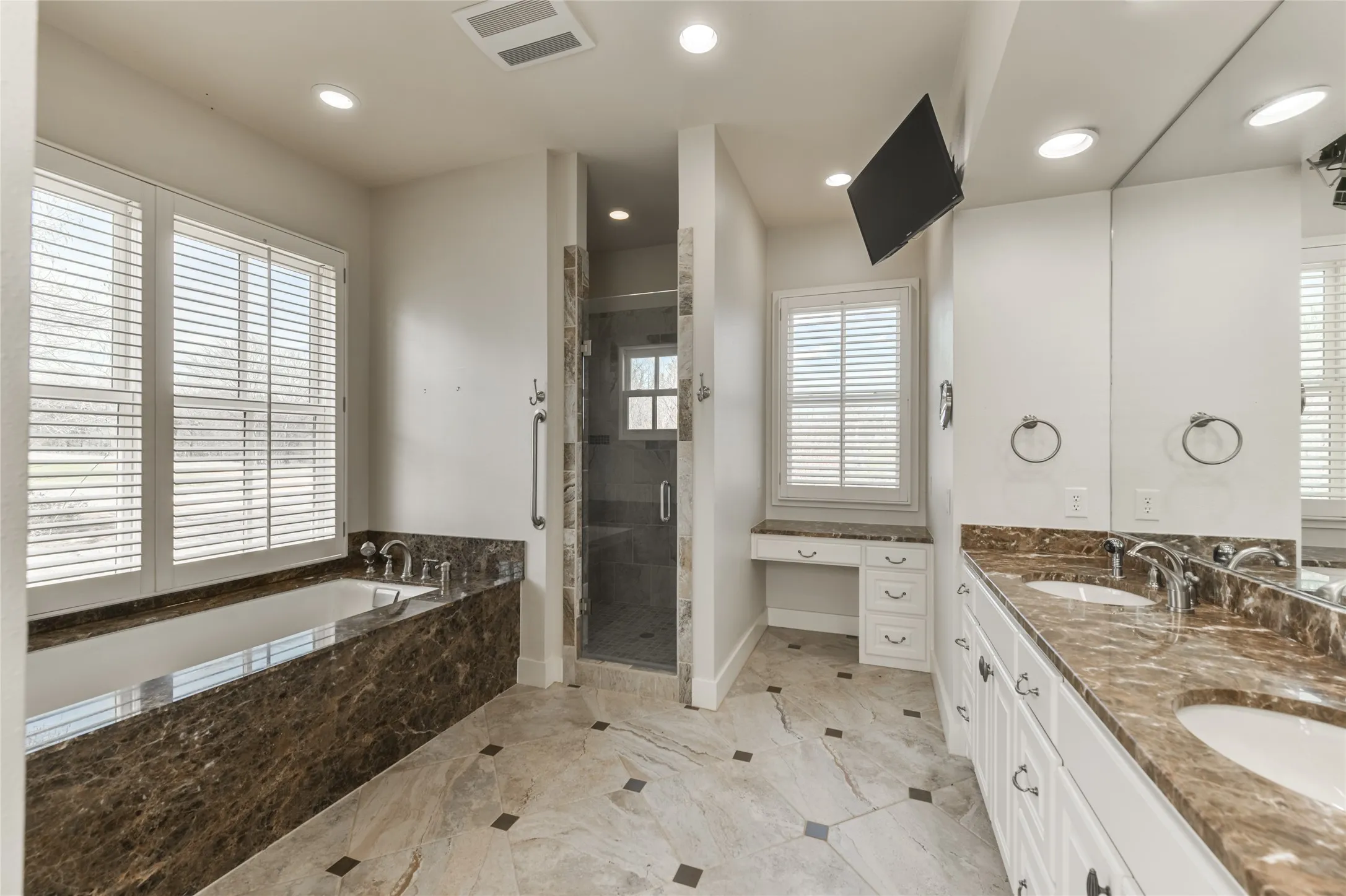 Improved Land For Sale in Wood County , 1002 Private Road 7892, Mineola, Texas 75773, 0, 0, Garage spaces, 0 Sqft, built in 0, Price $1,850,000, mls#21211345, Real Estate Agent in Mineola, Homes For Sale in Wood county, Homes For Sale in Mineola, Realtor in Mineola Texas, Real Estate Brokerage Independent Realty Texas, Luminita Cordes Realtor