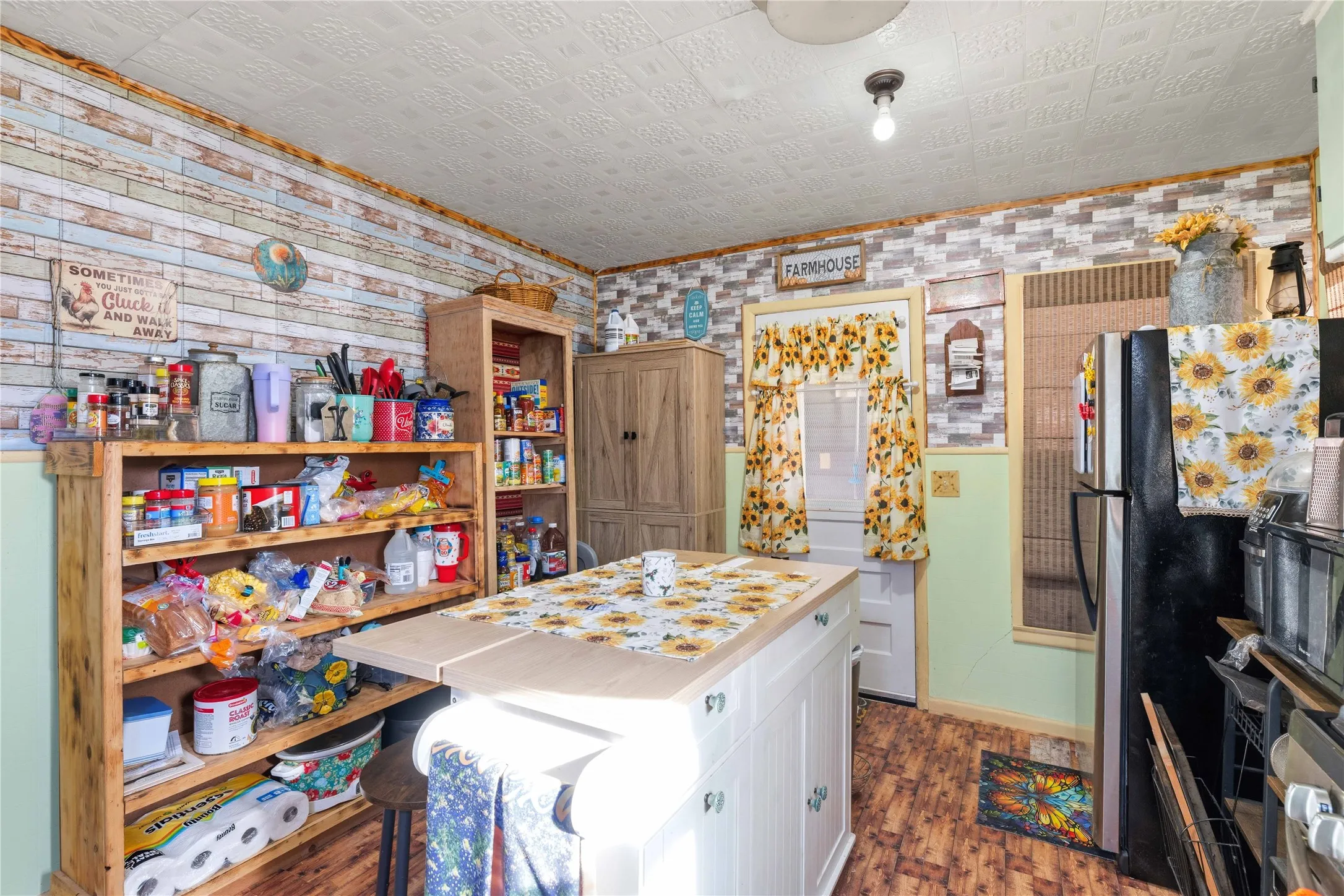 Single Family Residence For Sale in Coleman County , 915 S Neches Street, Coleman, Texas 76834, 2 Bedroom, 1 Bathroom, 1 Garage spaces, 708 Sqft, built in 0, mls#21213109, Real Estate Agent in Coleman, Homes For Sale in Coleman county, Homes For Sale in Coleman, Realtor in Coleman Texas, Real Estate Brokerage Independent Realty Texas, Luminita Cordes Realtor