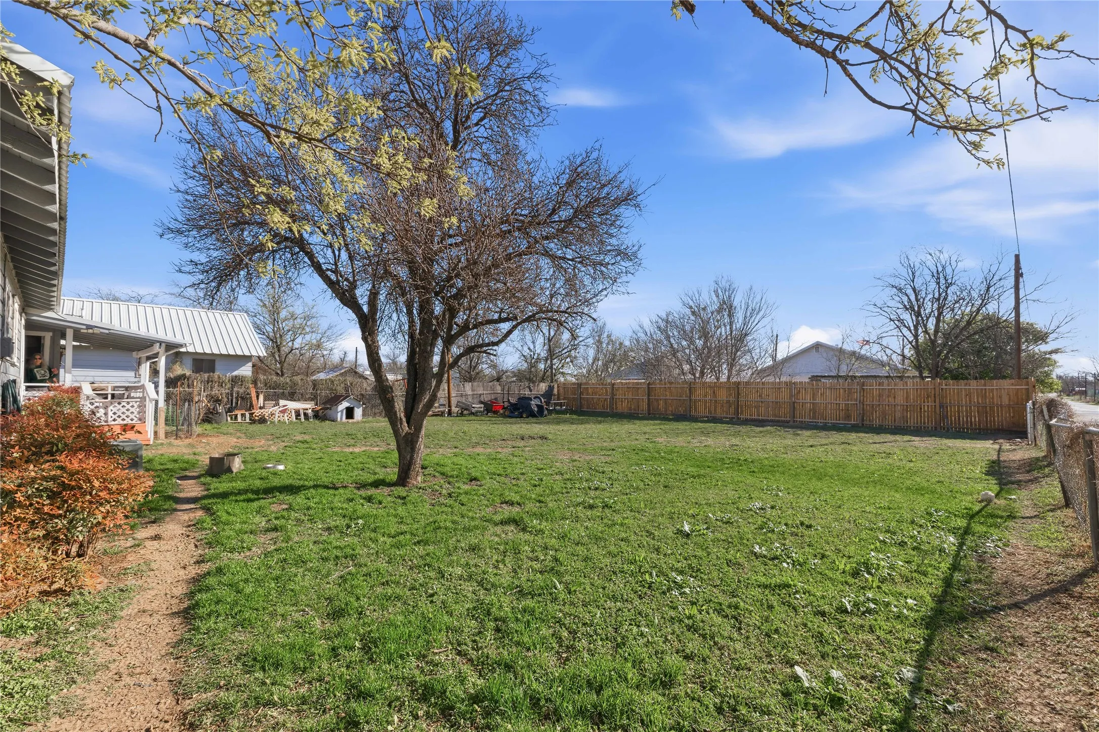 Single Family Residence For Sale in Coleman County , 915 S Neches Street, Coleman, Texas 76834, 2 Bedroom, 1 Bathroom, 1 Garage spaces, 708 Sqft, built in 0, mls#21213109, Real Estate Agent in Coleman, Homes For Sale in Coleman county, Homes For Sale in Coleman, Realtor in Coleman Texas, Real Estate Brokerage Independent Realty Texas, Luminita Cordes Realtor