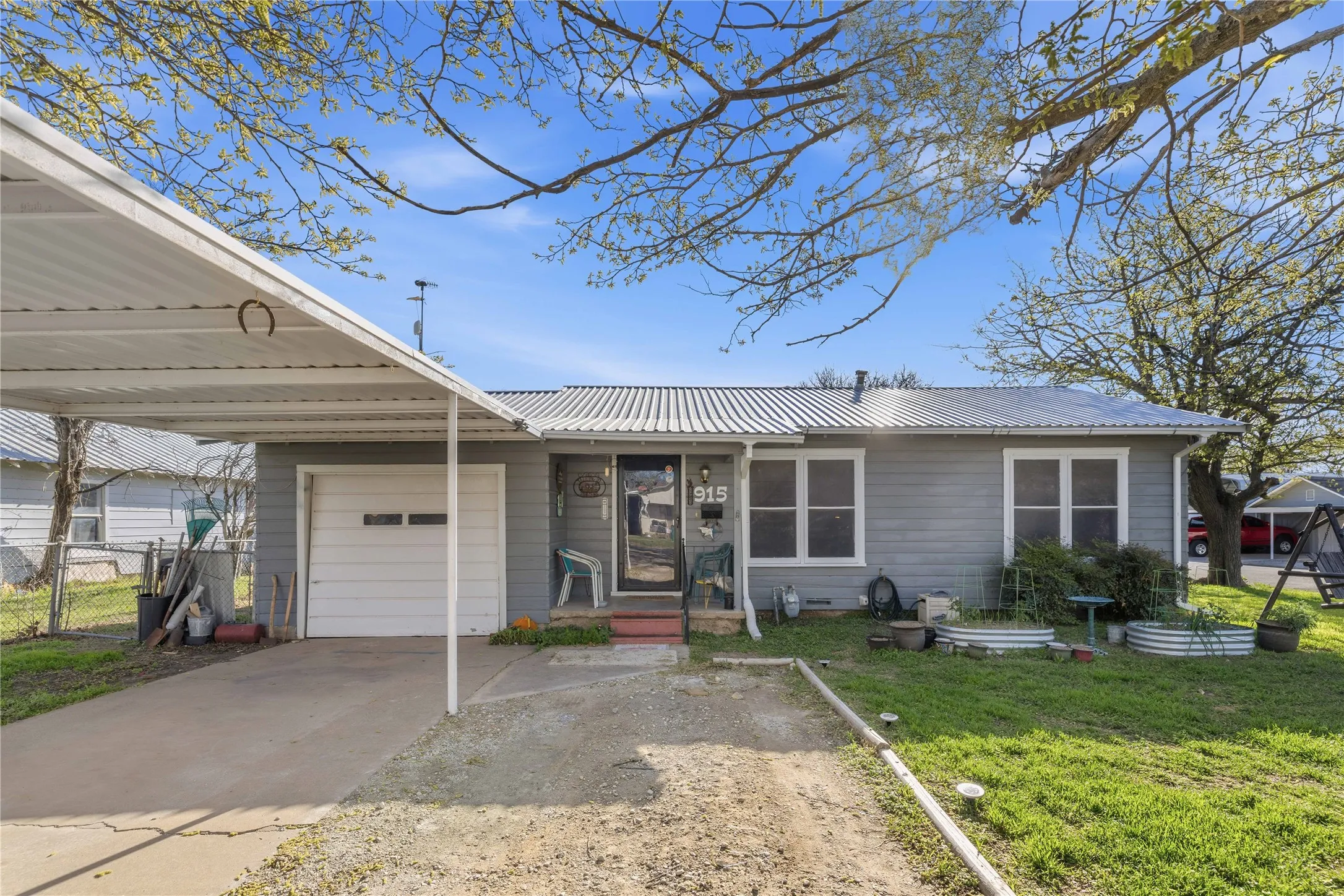 Single Family Residence For Sale in Coleman County , 915 S Neches Street, Coleman, Texas 76834, 2 Bedroom, 1 Bathroom, 1 Garage spaces, 708 Sqft, built in 0, mls#21213109, Real Estate Agent in Coleman, Homes For Sale in Coleman county, Homes For Sale in Coleman, Realtor in Coleman Texas, Real Estate Brokerage Independent Realty Texas, Luminita Cordes Realtor
