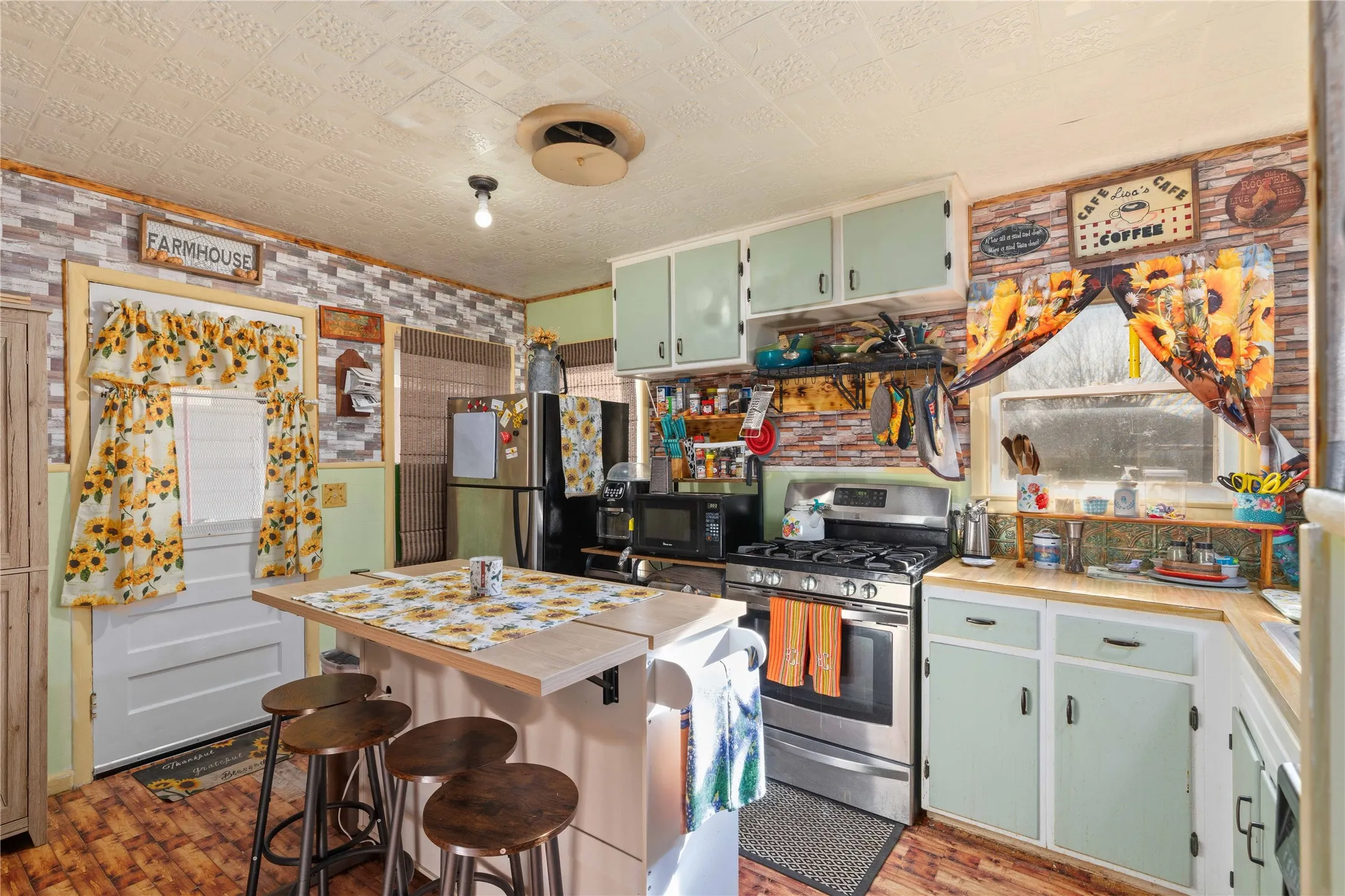 Single Family Residence For Sale in Coleman County , 915 S Neches Street, Coleman, Texas 76834, 2 Bedroom, 1 Bathroom, 1 Garage spaces, 708 Sqft, built in 0, mls#21213109, Real Estate Agent in Coleman, Homes For Sale in Coleman county, Homes For Sale in Coleman, Realtor in Coleman Texas, Real Estate Brokerage Independent Realty Texas, Luminita Cordes Realtor