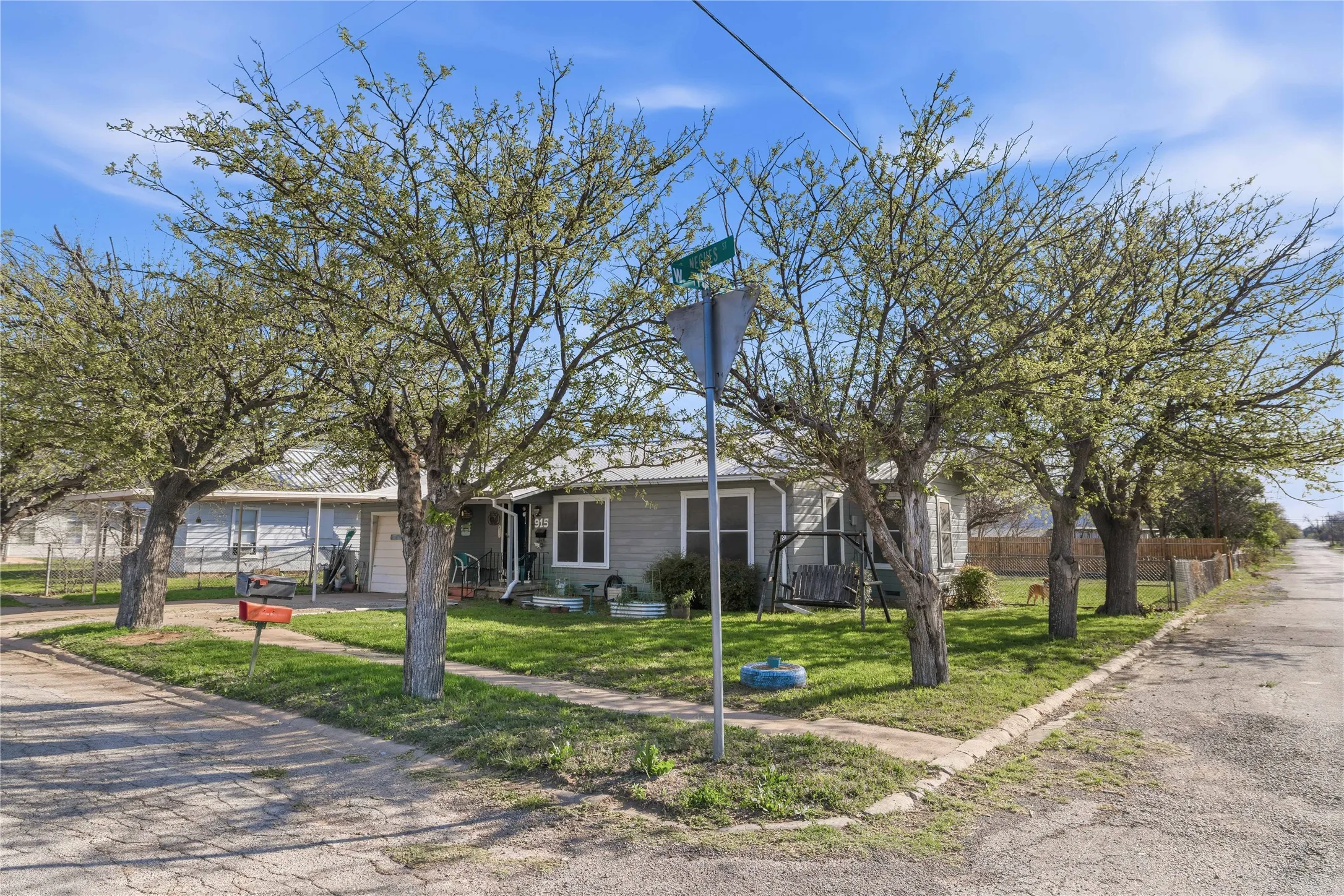 Single Family Residence For Sale in Coleman County , 915 S Neches Street, Coleman, Texas 76834, 2 Bedroom, 1 Bathroom, 1 Garage spaces, 708 Sqft, built in 0, mls#21213109, Real Estate Agent in Coleman, Homes For Sale in Coleman county, Homes For Sale in Coleman, Realtor in Coleman Texas, Real Estate Brokerage Independent Realty Texas, Luminita Cordes Realtor