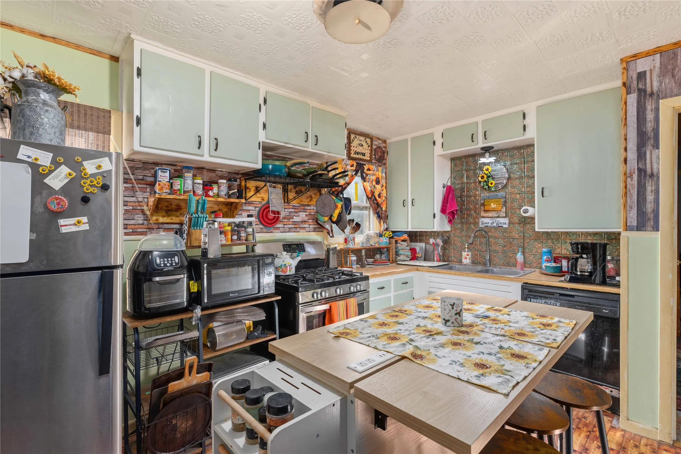 Single Family Residence For Sale in Coleman County , 915 S Neches Street, Coleman, Texas 76834, 2 Bedroom, 1 Bathroom, 1 Garage spaces, 708 Sqft, built in 0, mls#21213109, Real Estate Agent in Coleman, Homes For Sale in Coleman county, Homes For Sale in Coleman, Realtor in Coleman Texas, Real Estate Brokerage Independent Realty Texas, Luminita Cordes Realtor