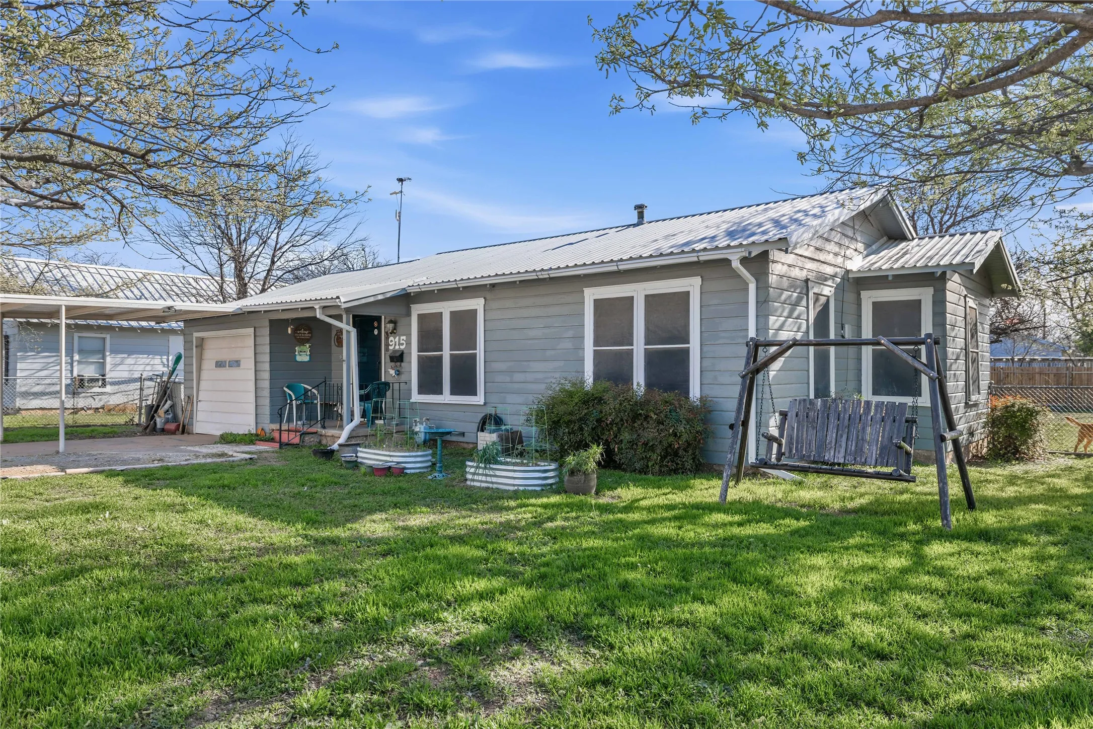 Single Family Residence For Sale in Coleman County , 915 S Neches Street, Coleman, Texas 76834, 2 Bedroom, 1 Bathroom, 1 Garage spaces, 708 Sqft, built in 0, mls#21213109, Real Estate Agent in Coleman, Homes For Sale in Coleman county, Homes For Sale in Coleman, Realtor in Coleman Texas, Real Estate Brokerage Independent Realty Texas, Luminita Cordes Realtor