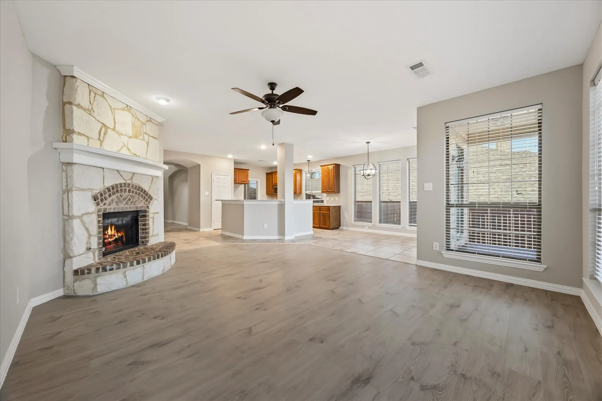 Single Family Residence For Sale in Kaufman County , 118 Stone Drive, Forney, Texas 75126, 4 Bedroom, 4 Bathroom, 3 Garage spaces, 3,477 Sqft, built in 2007, mls#21211362, Real Estate Agent in Forney, Homes For Sale in Kaufman county, Homes For Sale in Forney, Realtor in Forney Texas, Real Estate Brokerage Independent Realty Texas, Luminita Cordes Realtor