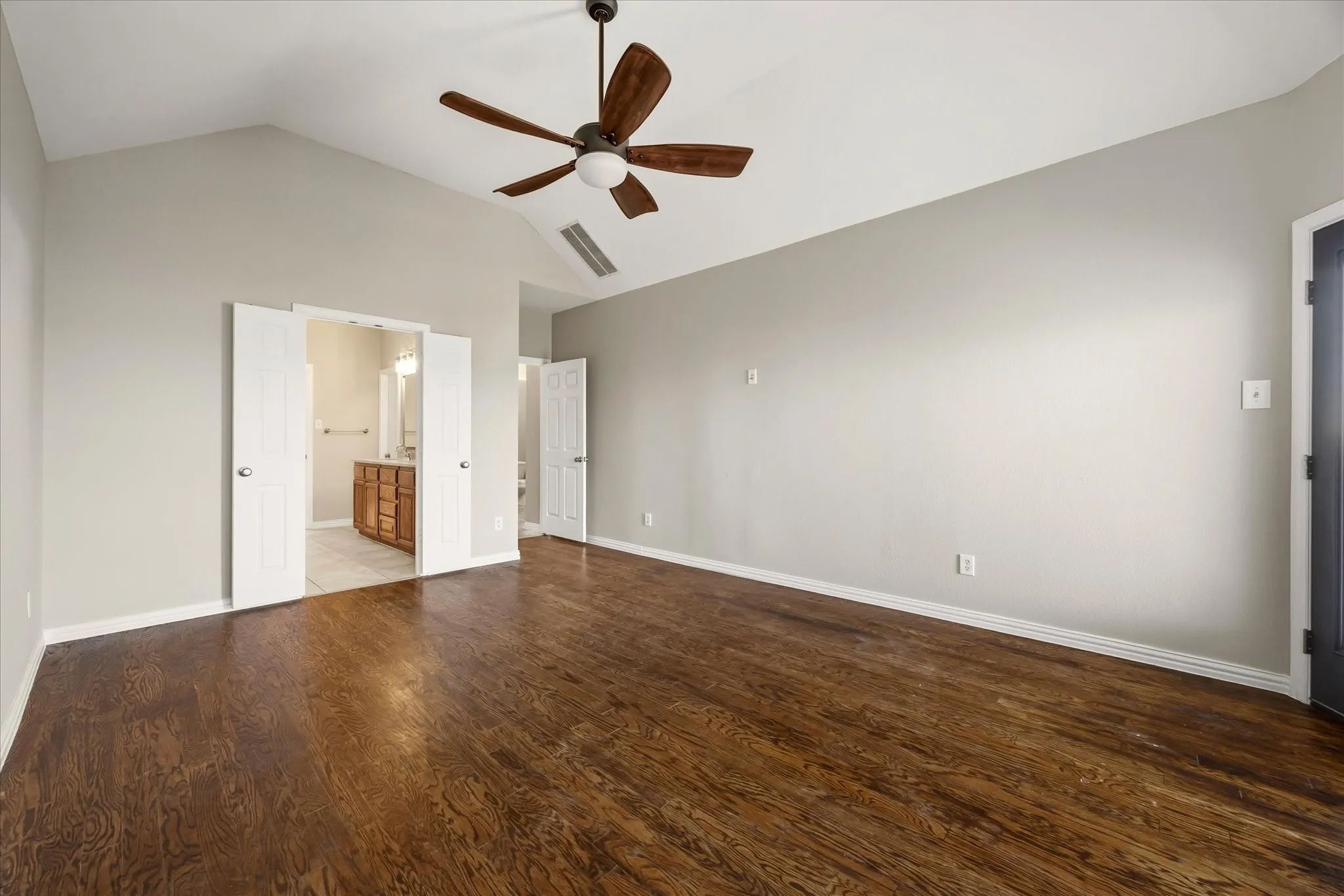 Single Family Residence For Sale in Kaufman County , 118 Stone Drive, Forney, Texas 75126, 4 Bedroom, 4 Bathroom, 3 Garage spaces, 3,477 Sqft, built in 2007, mls#21211362, Real Estate Agent in Forney, Homes For Sale in Kaufman county, Homes For Sale in Forney, Realtor in Forney Texas, Real Estate Brokerage Independent Realty Texas, Luminita Cordes Realtor