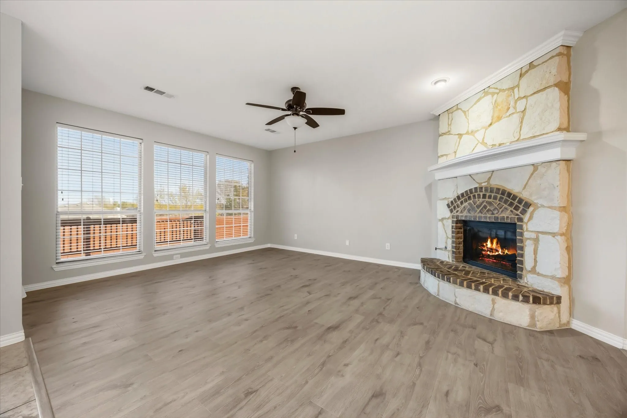 Single Family Residence For Sale in Kaufman County , 118 Stone Drive, Forney, Texas 75126, 4 Bedroom, 4 Bathroom, 3 Garage spaces, 3,477 Sqft, built in 2007, mls#21211362, Real Estate Agent in Forney, Homes For Sale in Kaufman county, Homes For Sale in Forney, Realtor in Forney Texas, Real Estate Brokerage Independent Realty Texas, Luminita Cordes Realtor