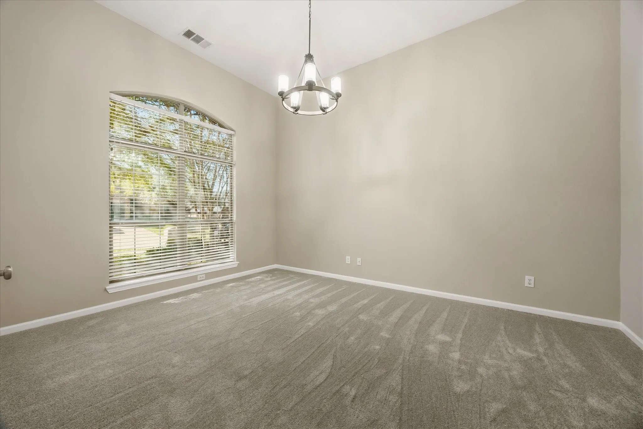 Single Family Residence For Sale in Kaufman County , 118 Stone Drive, Forney, Texas 75126, 4 Bedroom, 4 Bathroom, 3 Garage spaces, 3,477 Sqft, built in 2007, mls#21211362, Real Estate Agent in Forney, Homes For Sale in Kaufman county, Homes For Sale in Forney, Realtor in Forney Texas, Real Estate Brokerage Independent Realty Texas, Luminita Cordes Realtor
